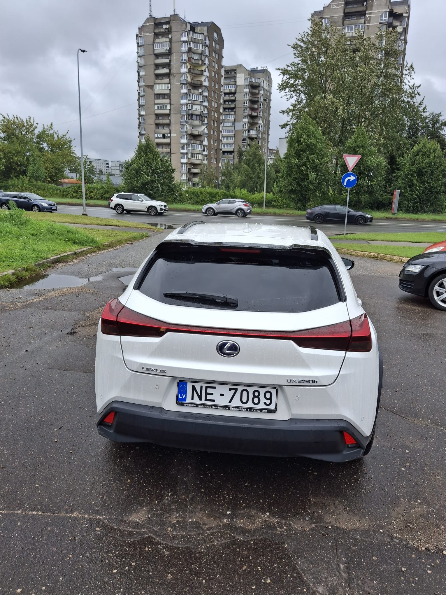 Car image 7