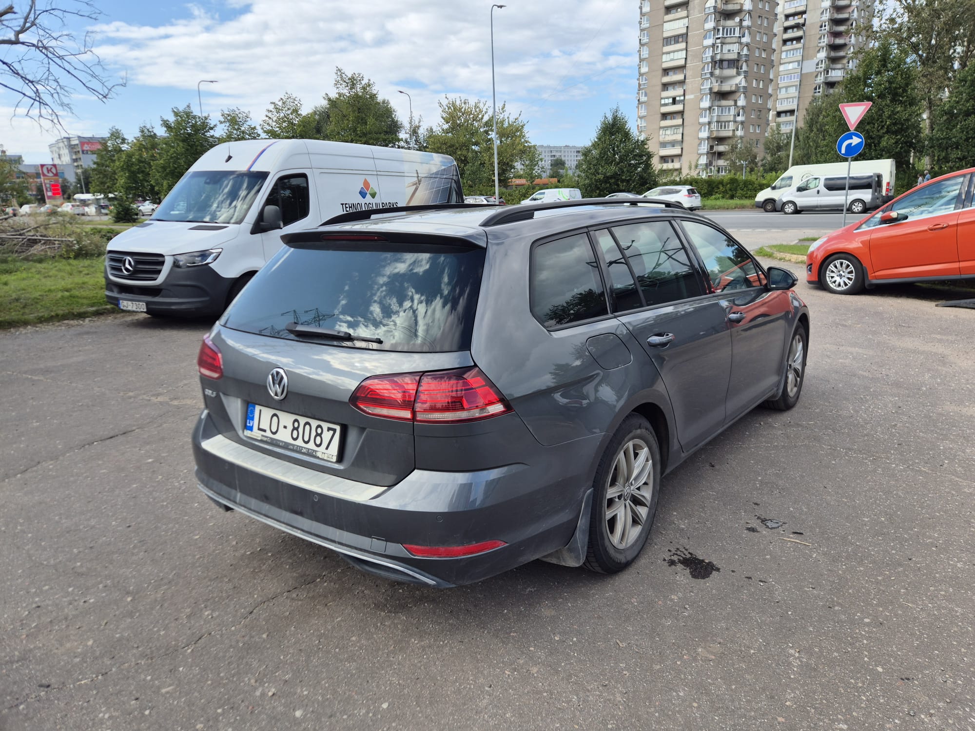 Car image 6