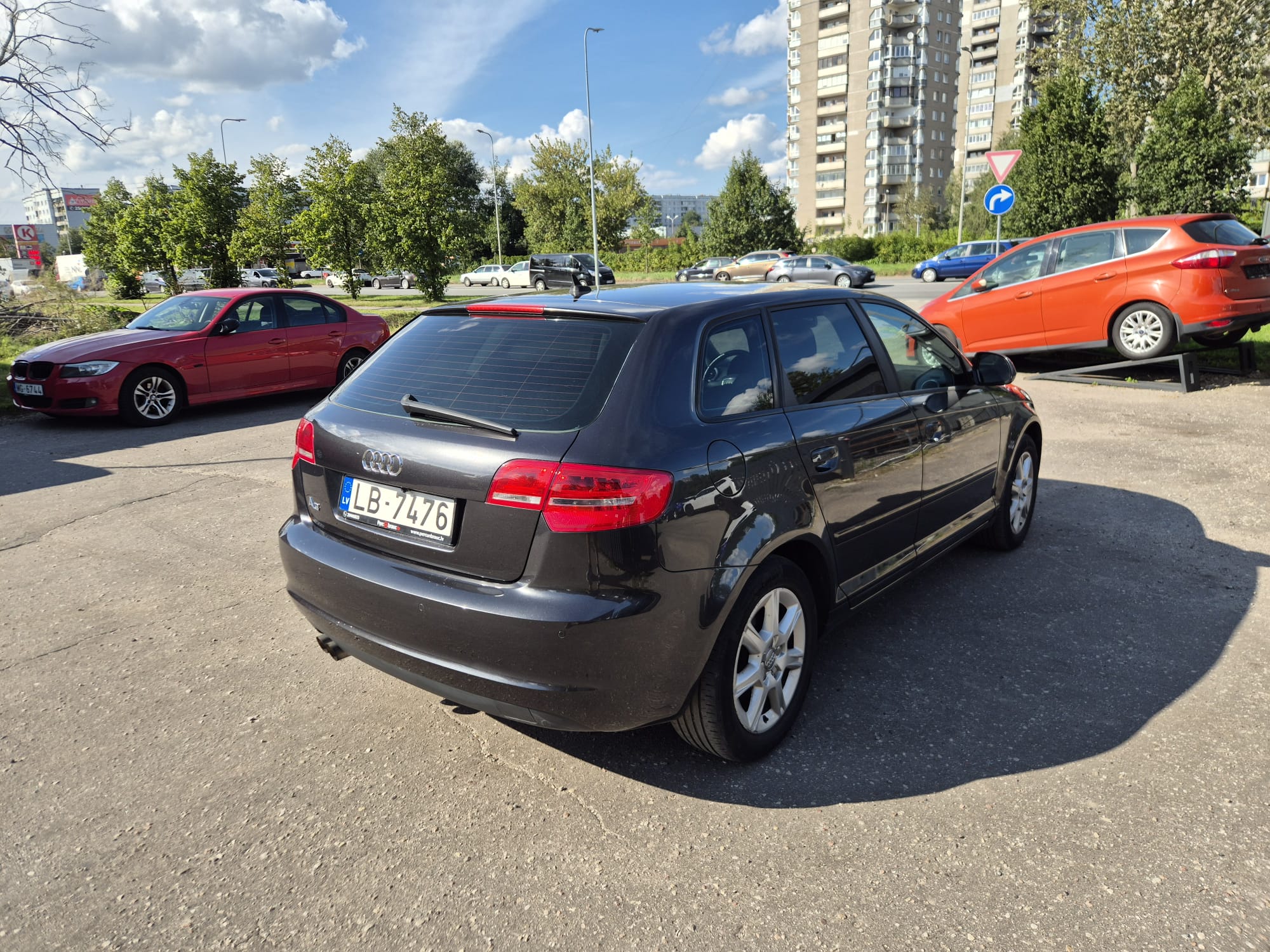 Car image 6