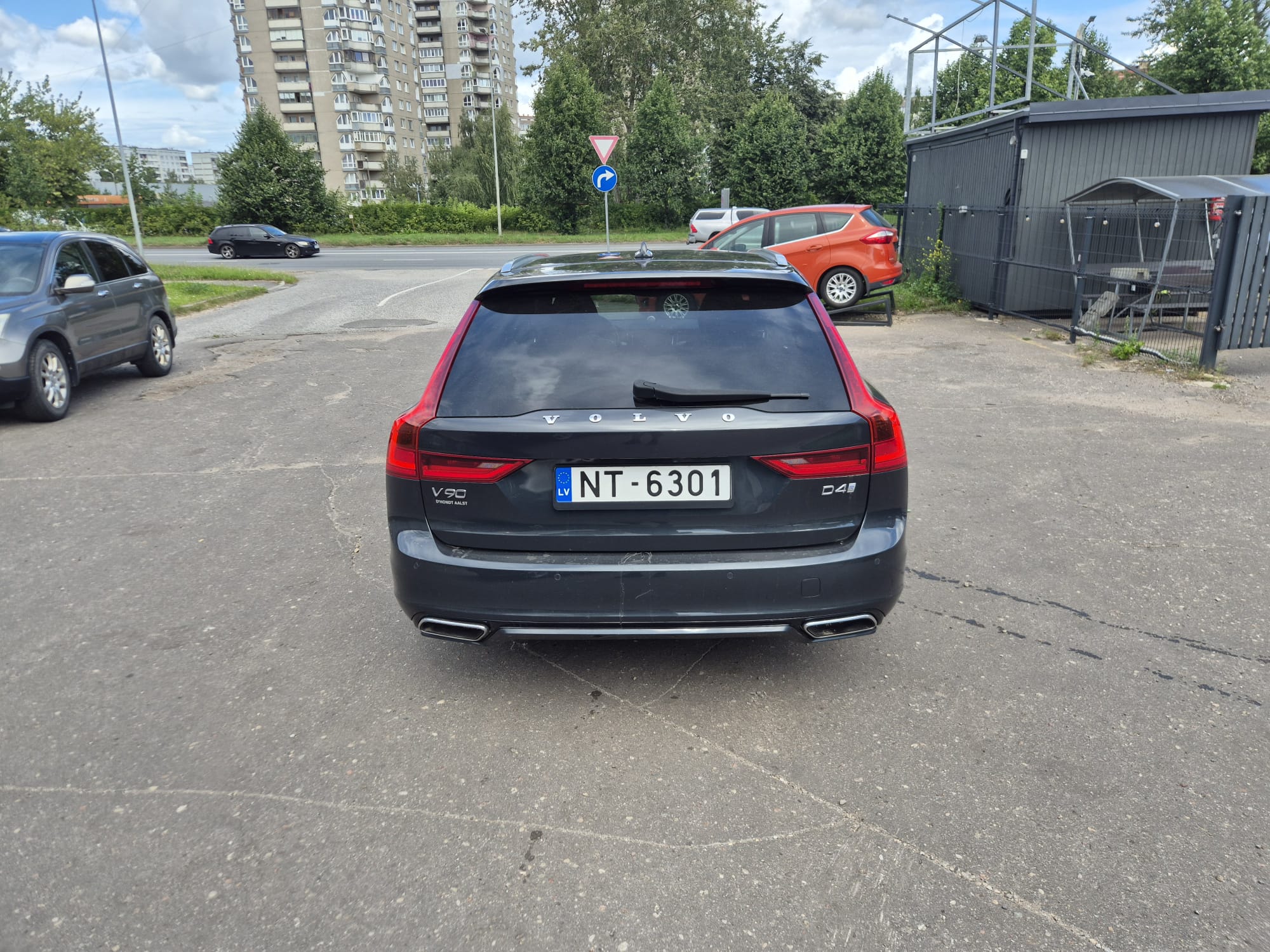 Car image 7