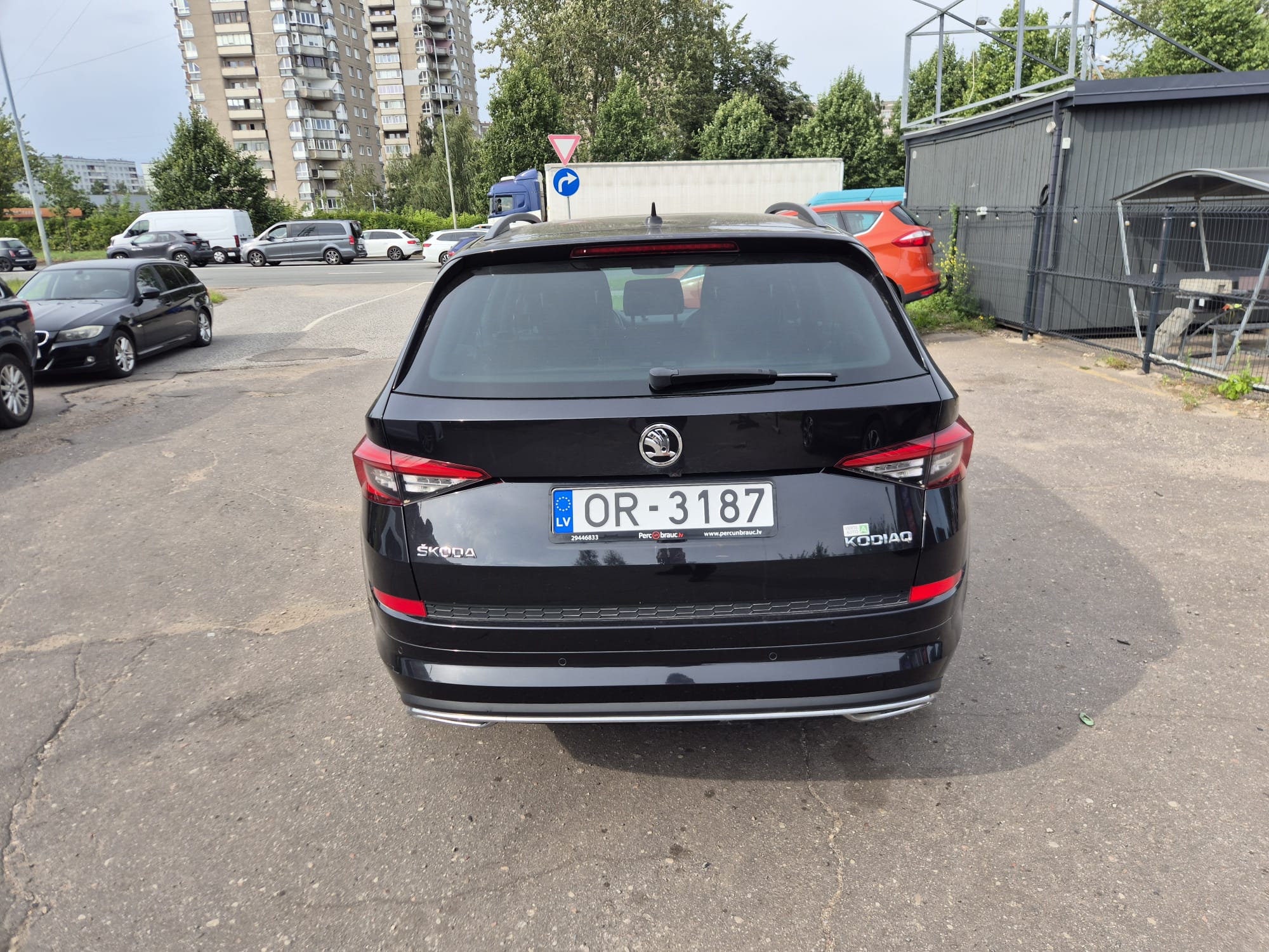 Car image 7