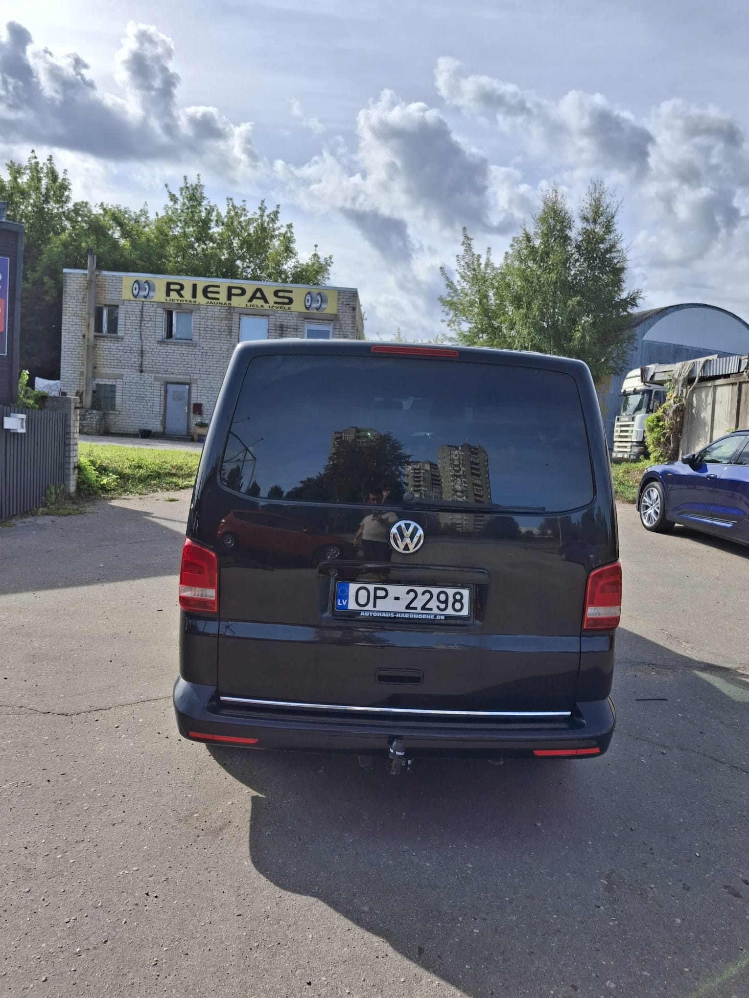 Car image 7