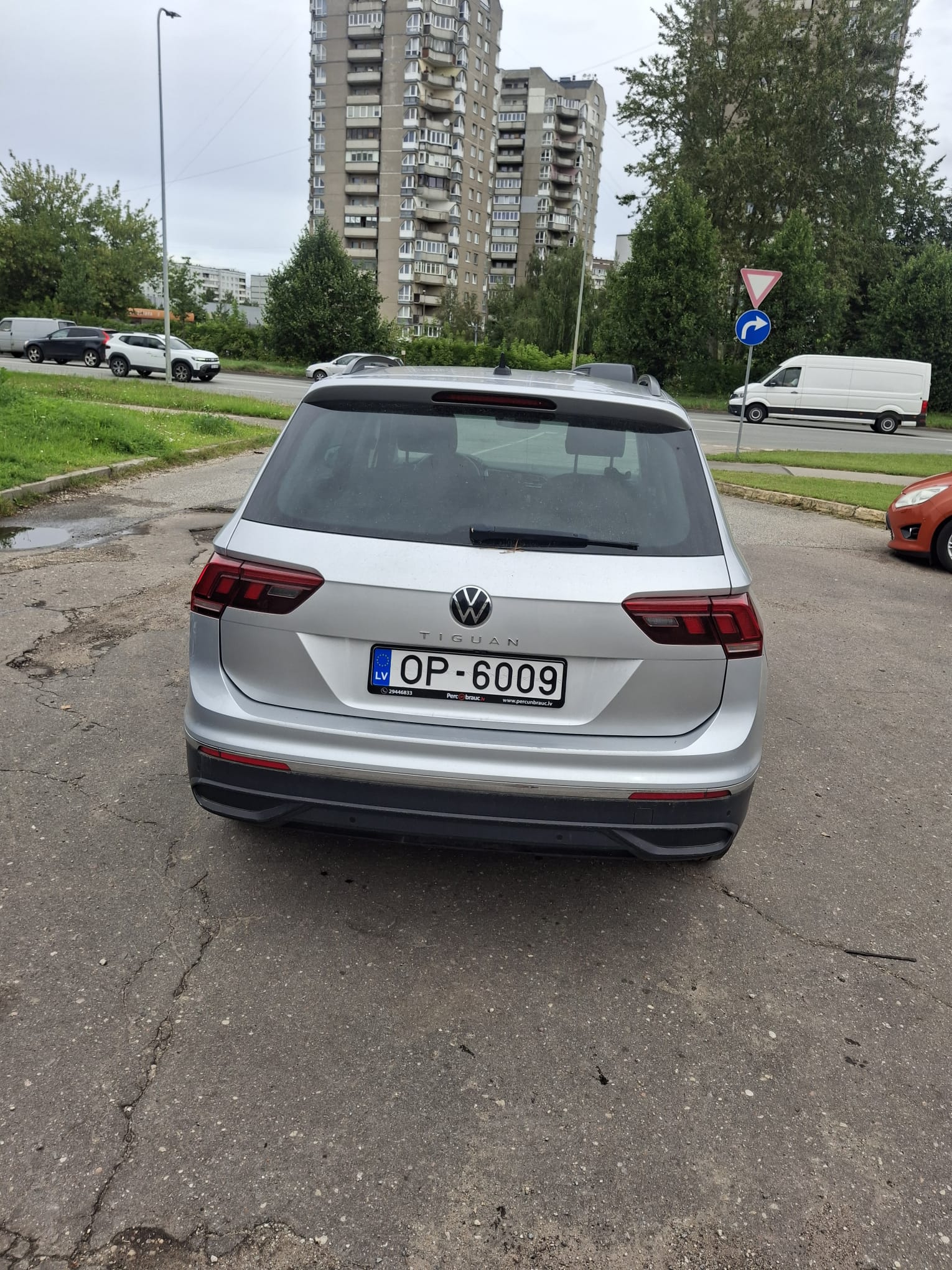 Car image 7