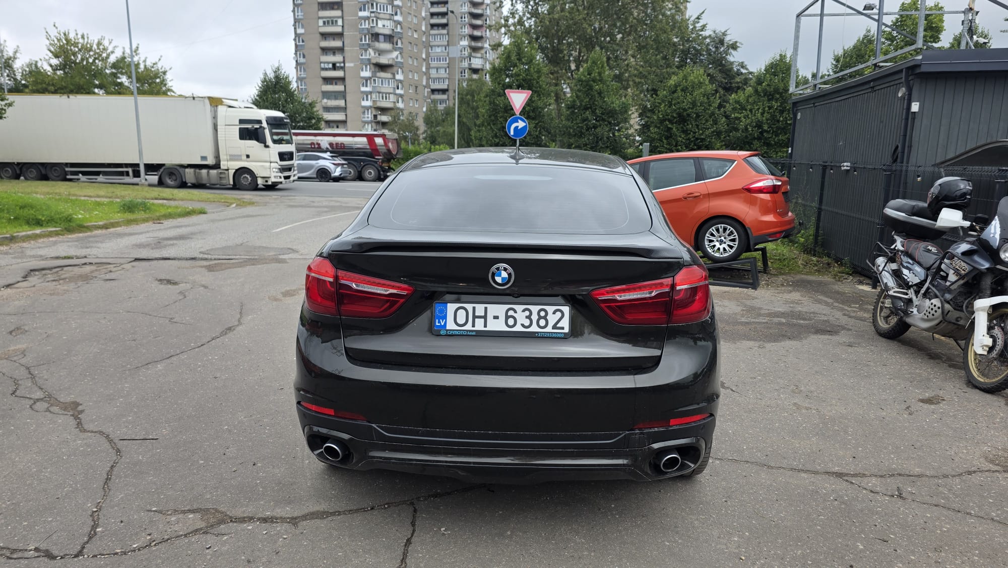 Car image 7