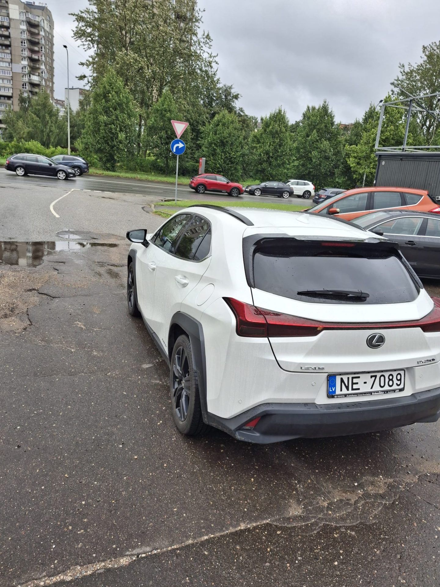 Car image 8