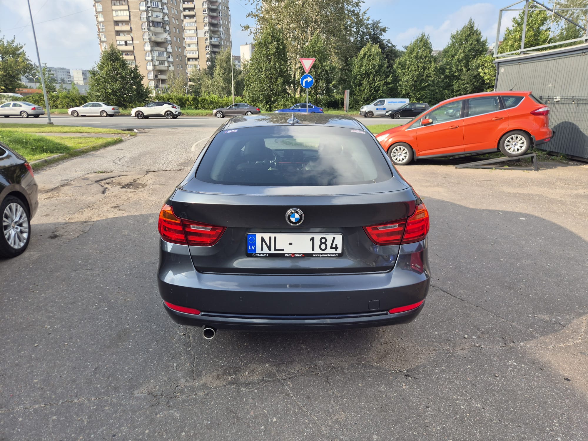 Car image 7
