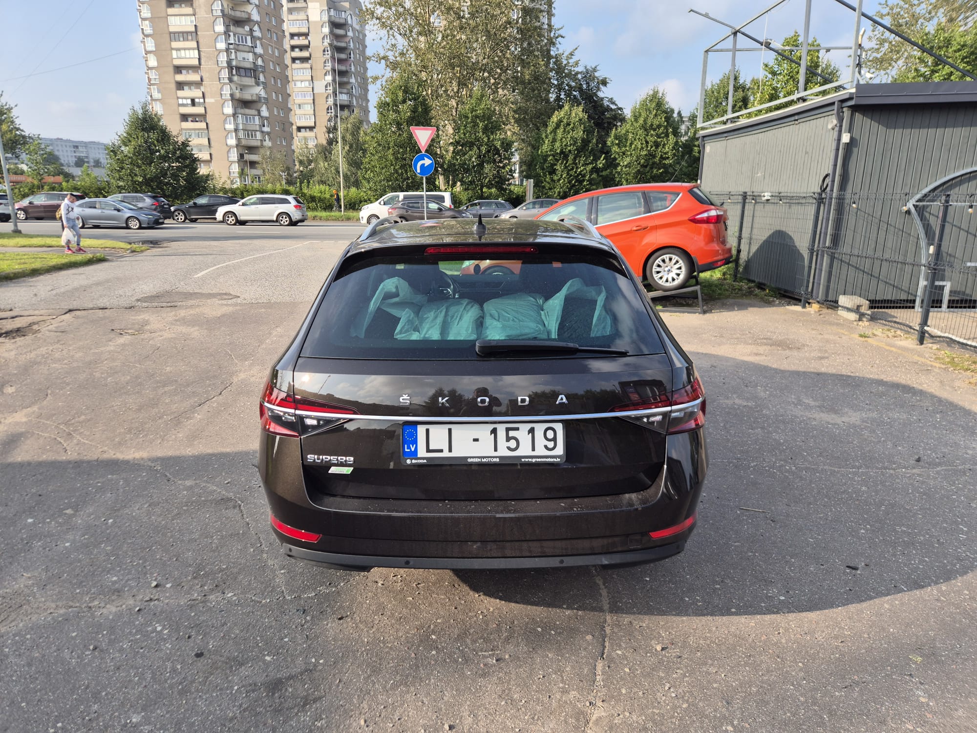 Car image 7