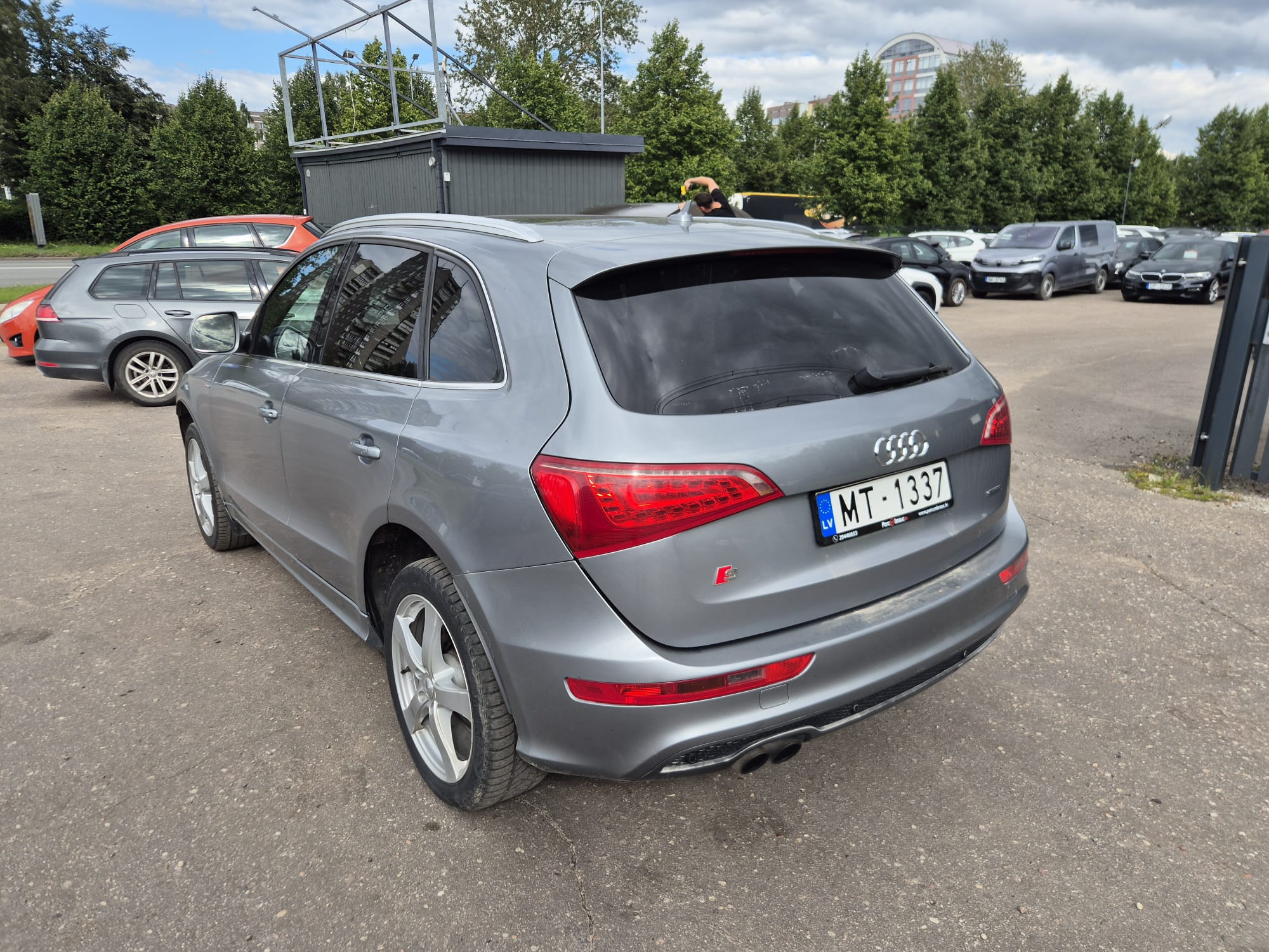 Car image 8