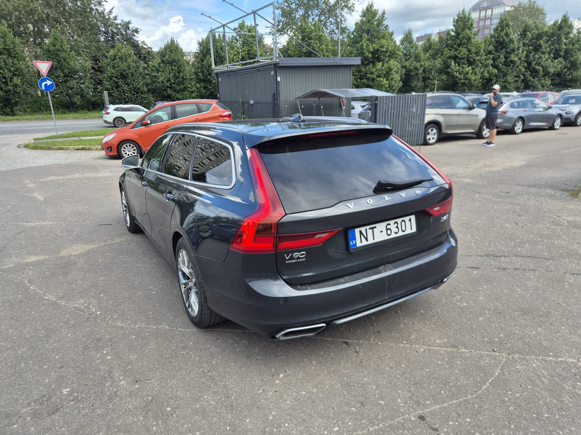 Car image 8