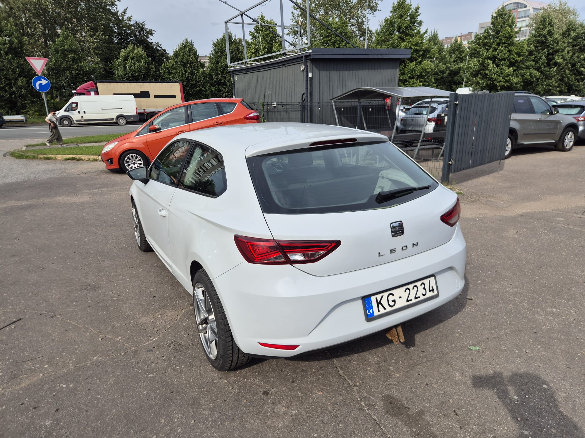 Car image 8