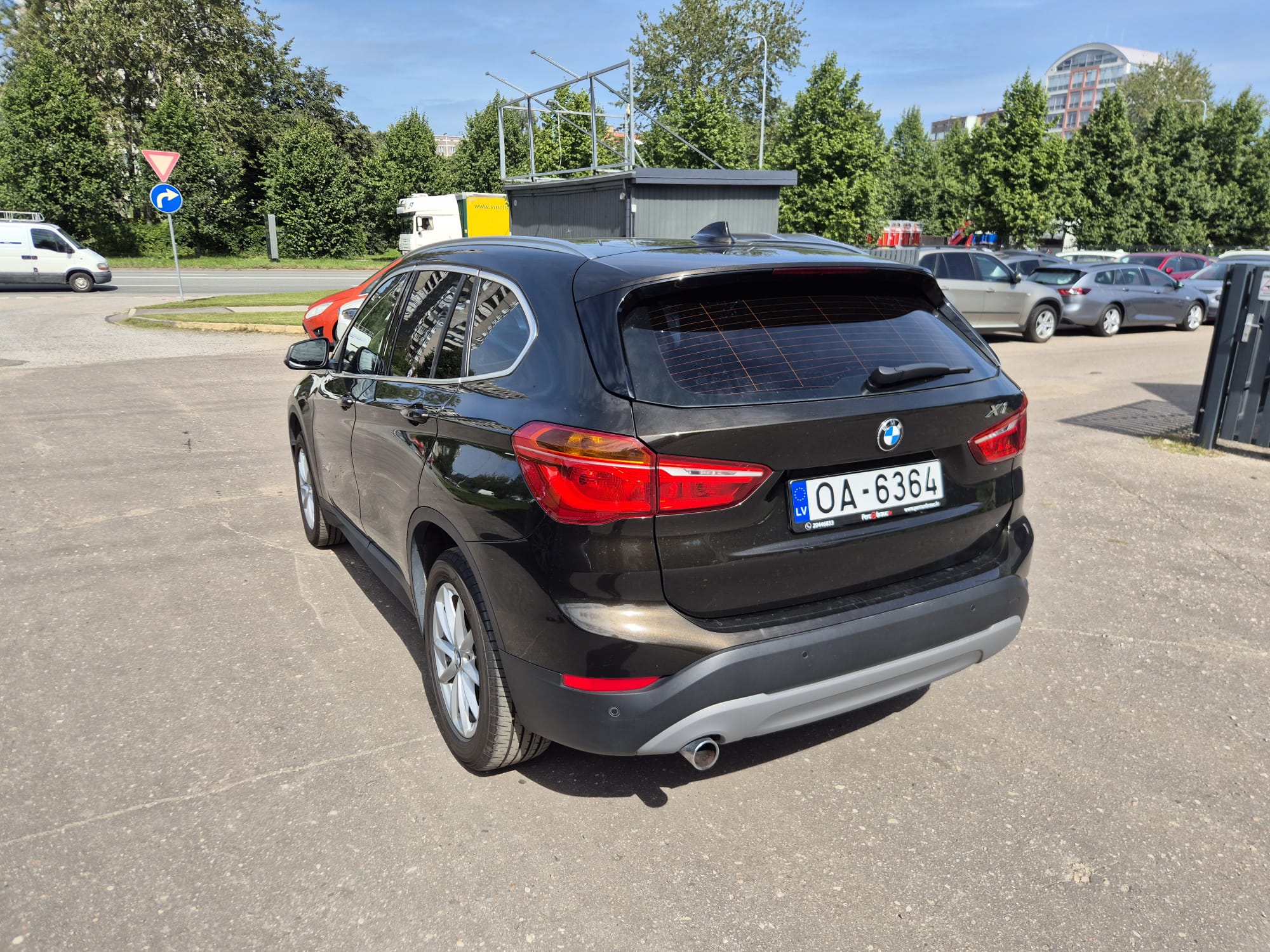 Car image 8