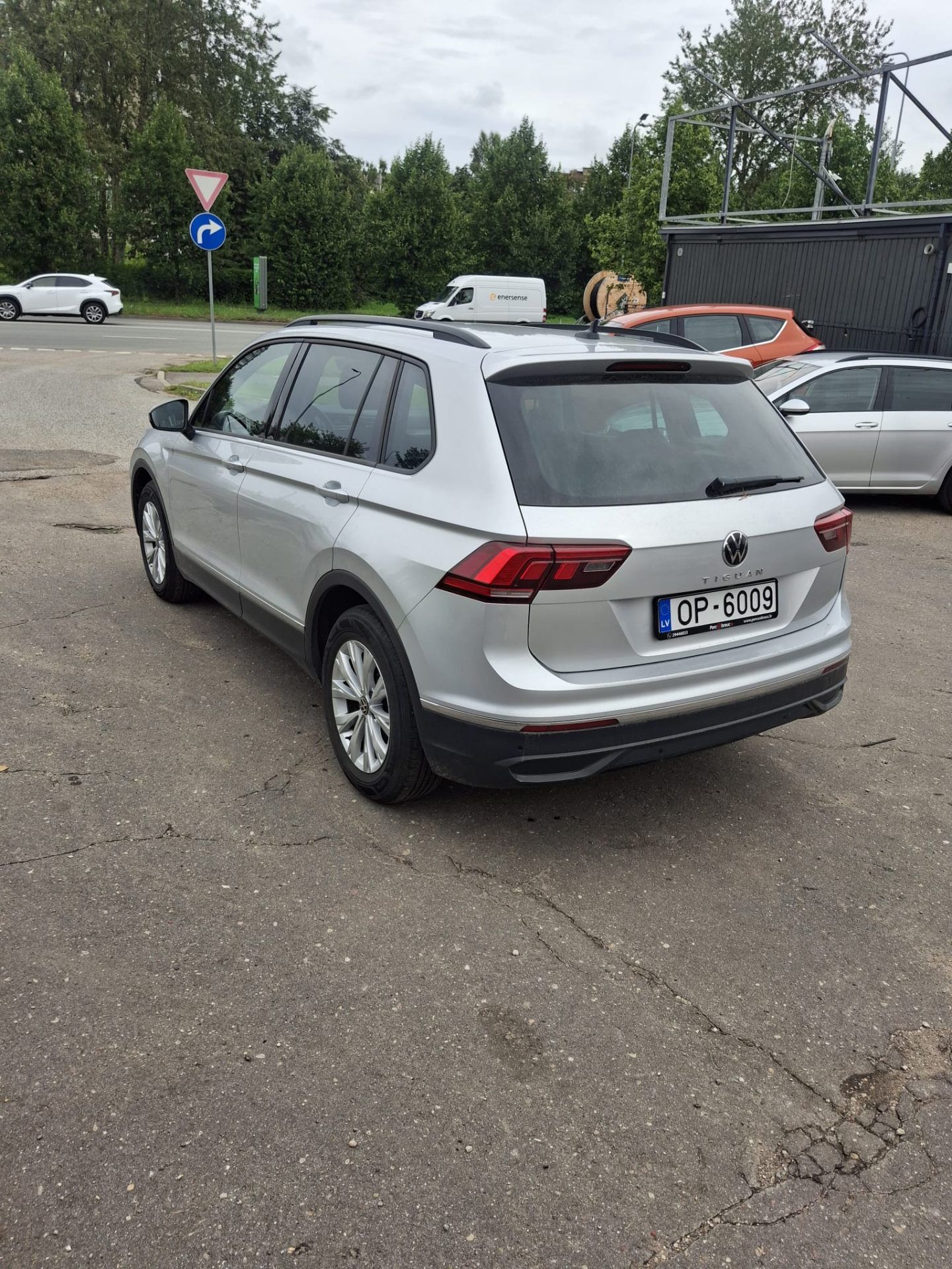 Car image 8