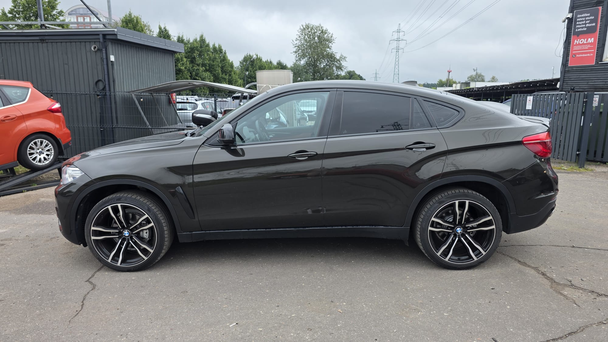 Car image 8