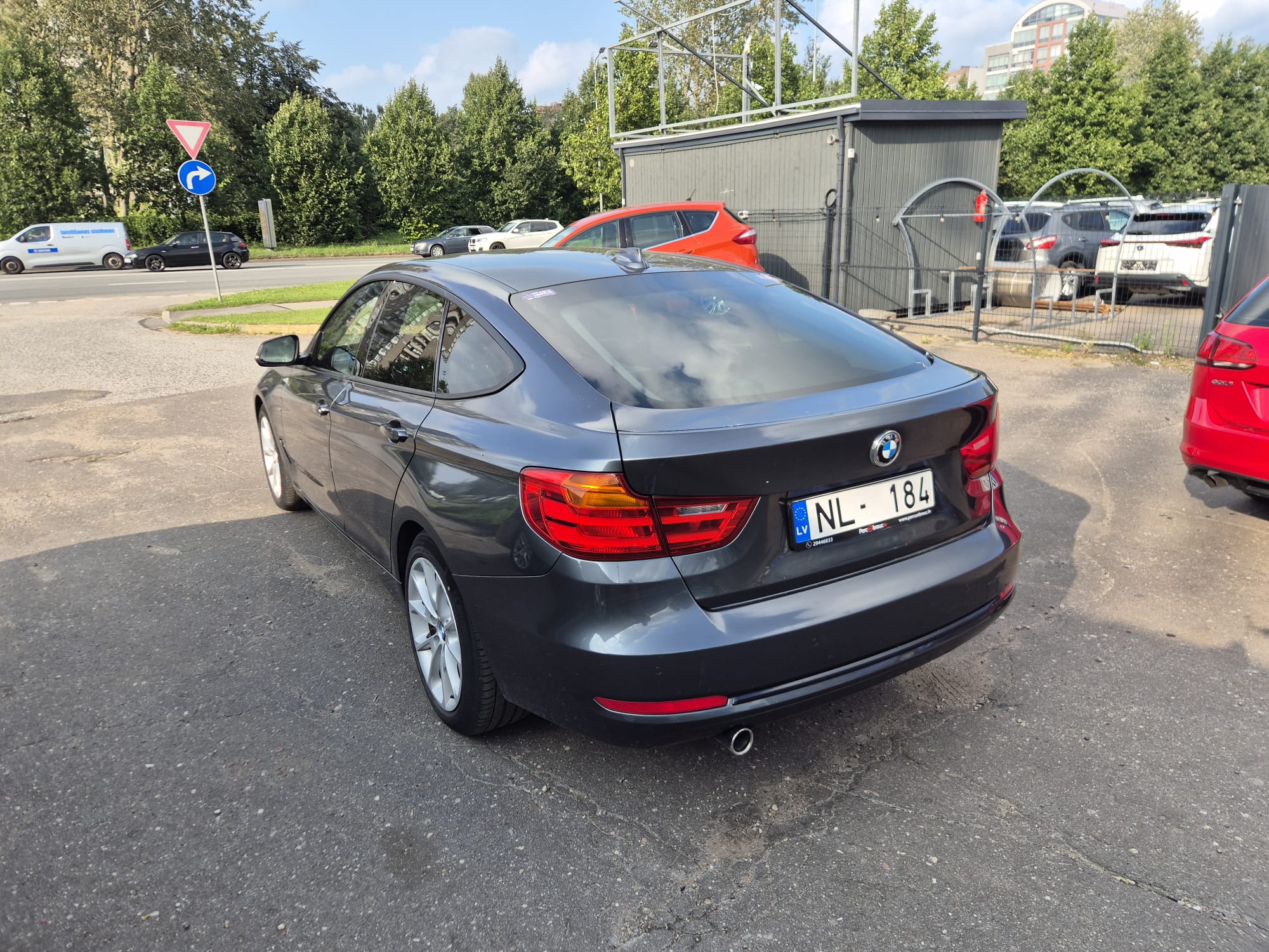 Car image 8