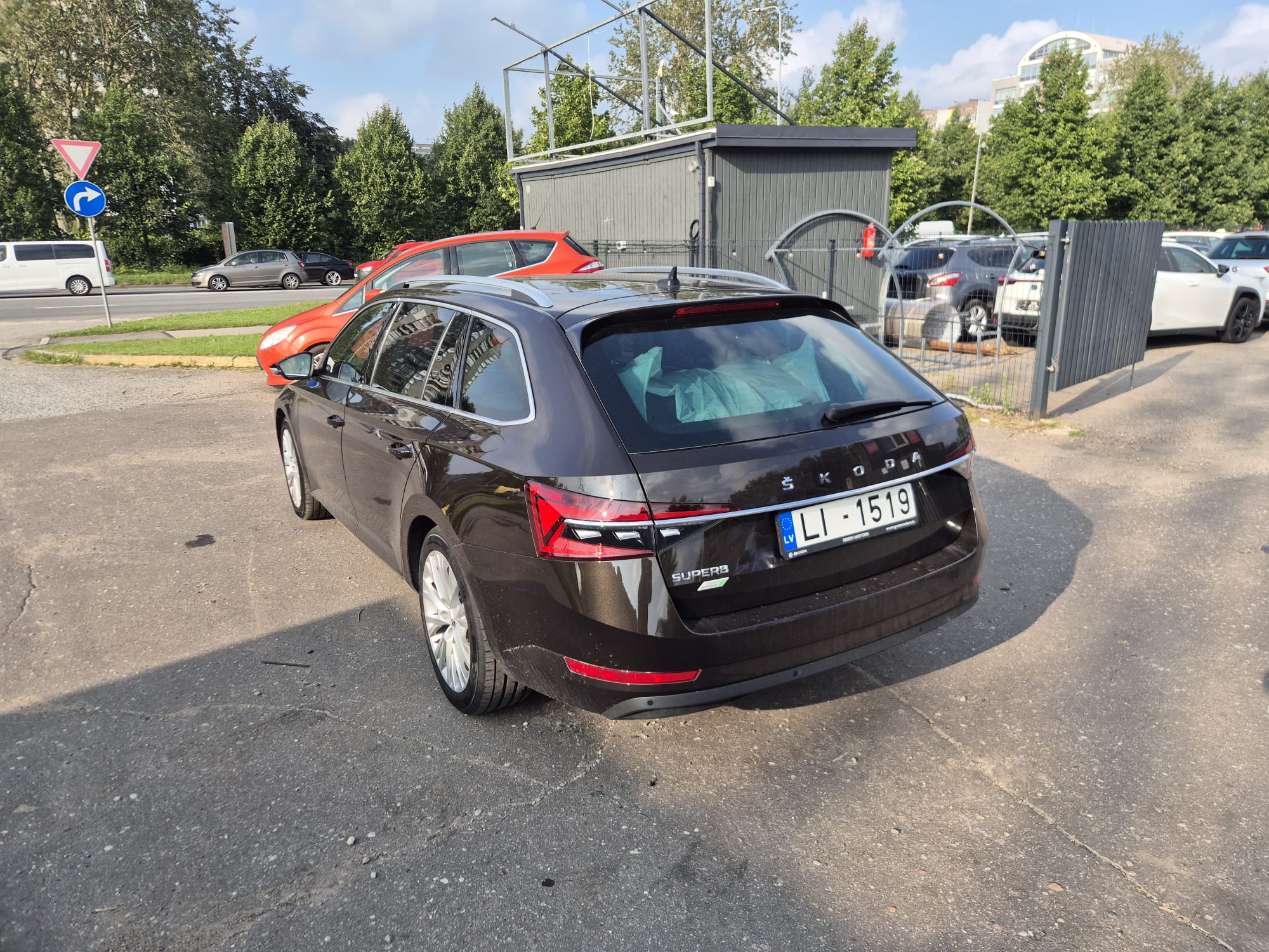 Car image 8