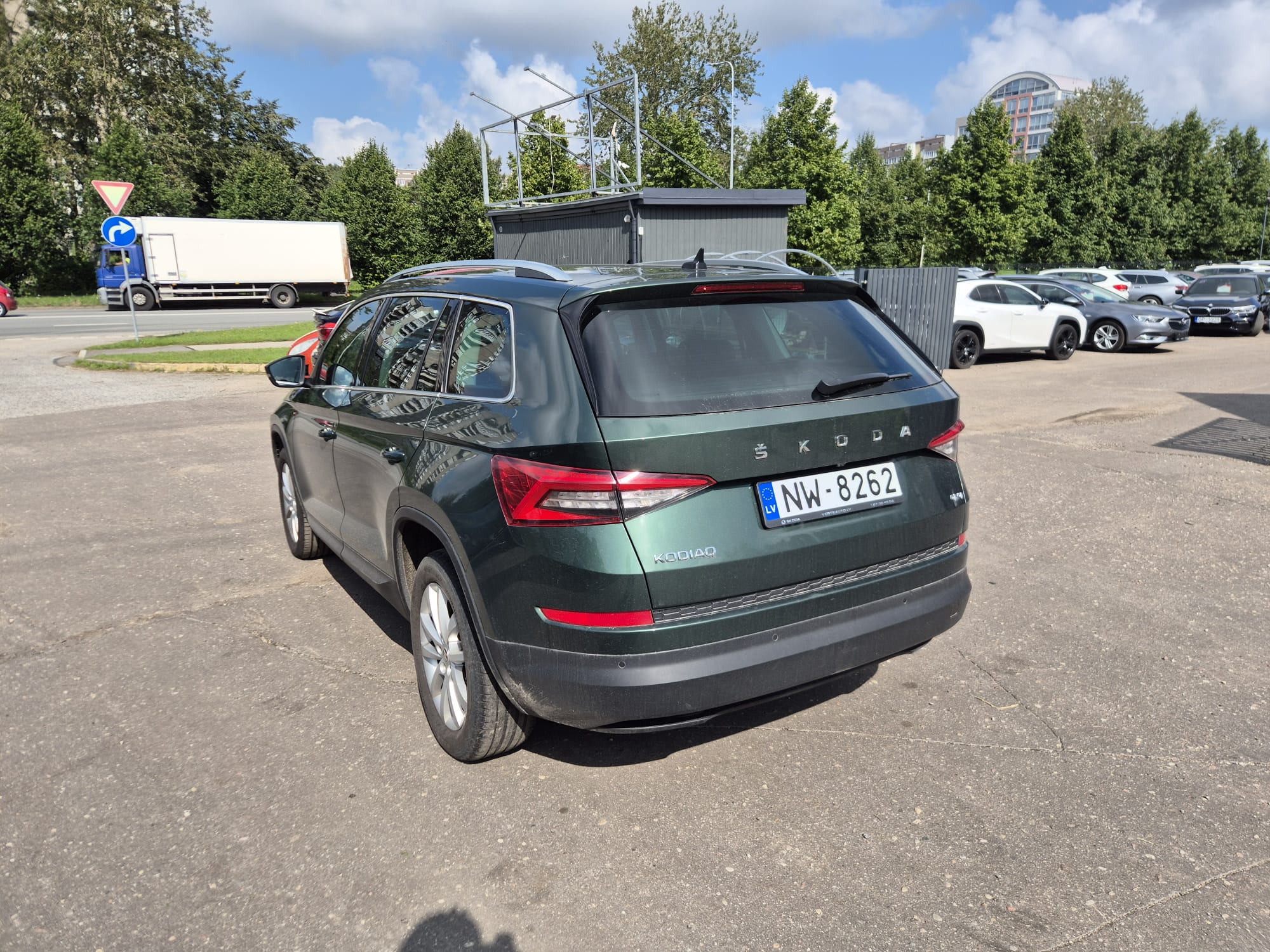 Car image 8