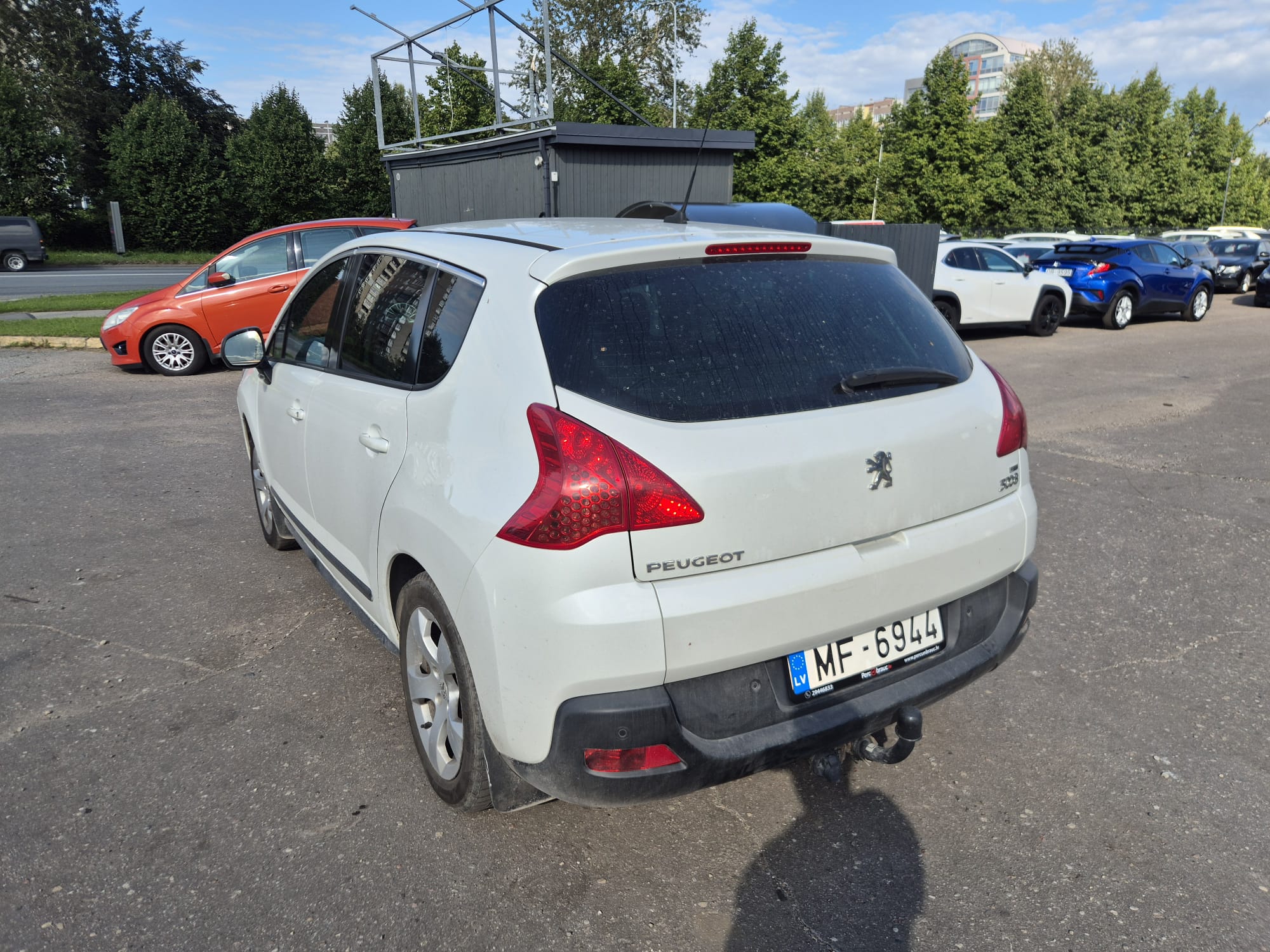 Car image 8
