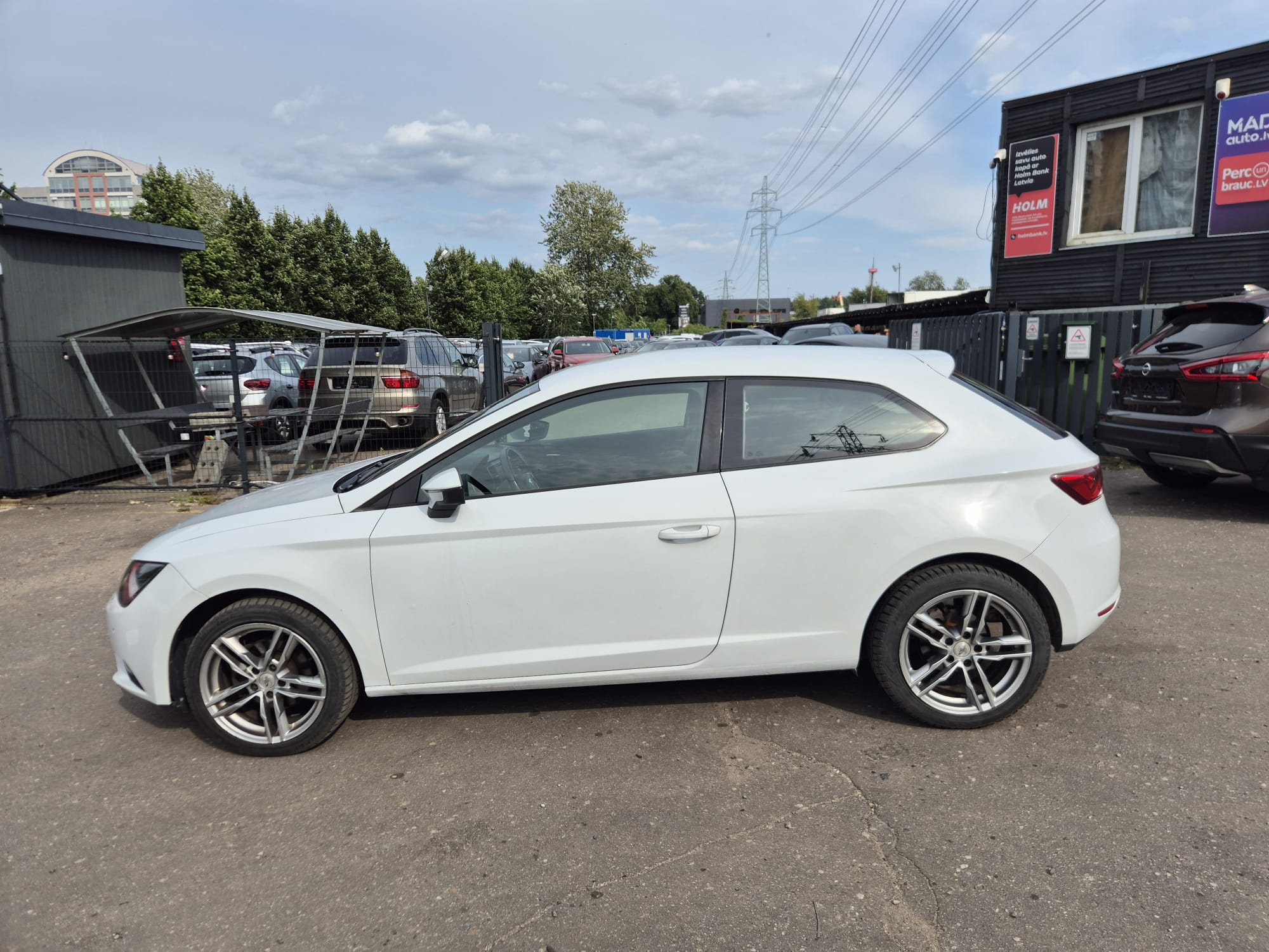 Car image 9