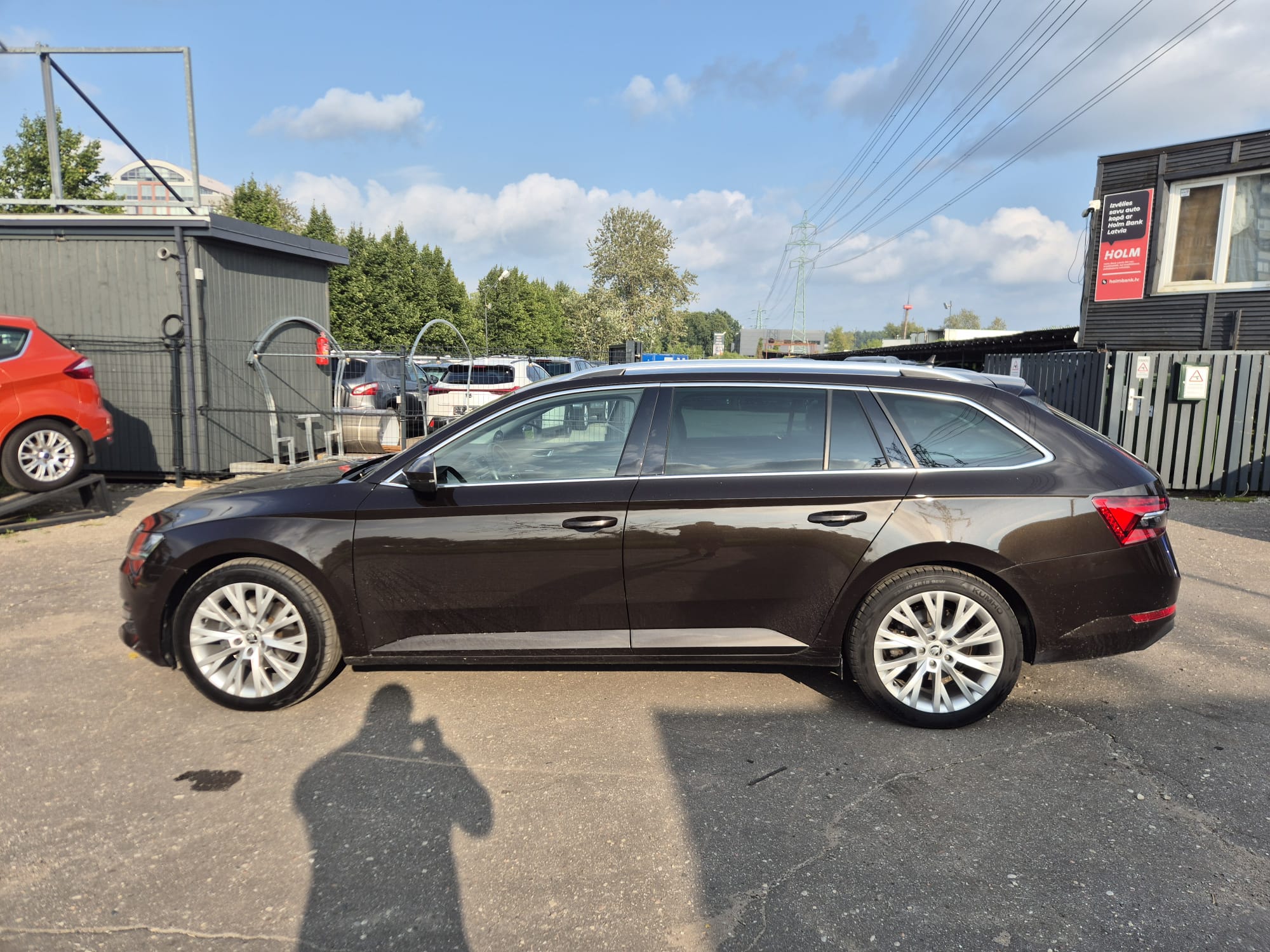 Car image 9