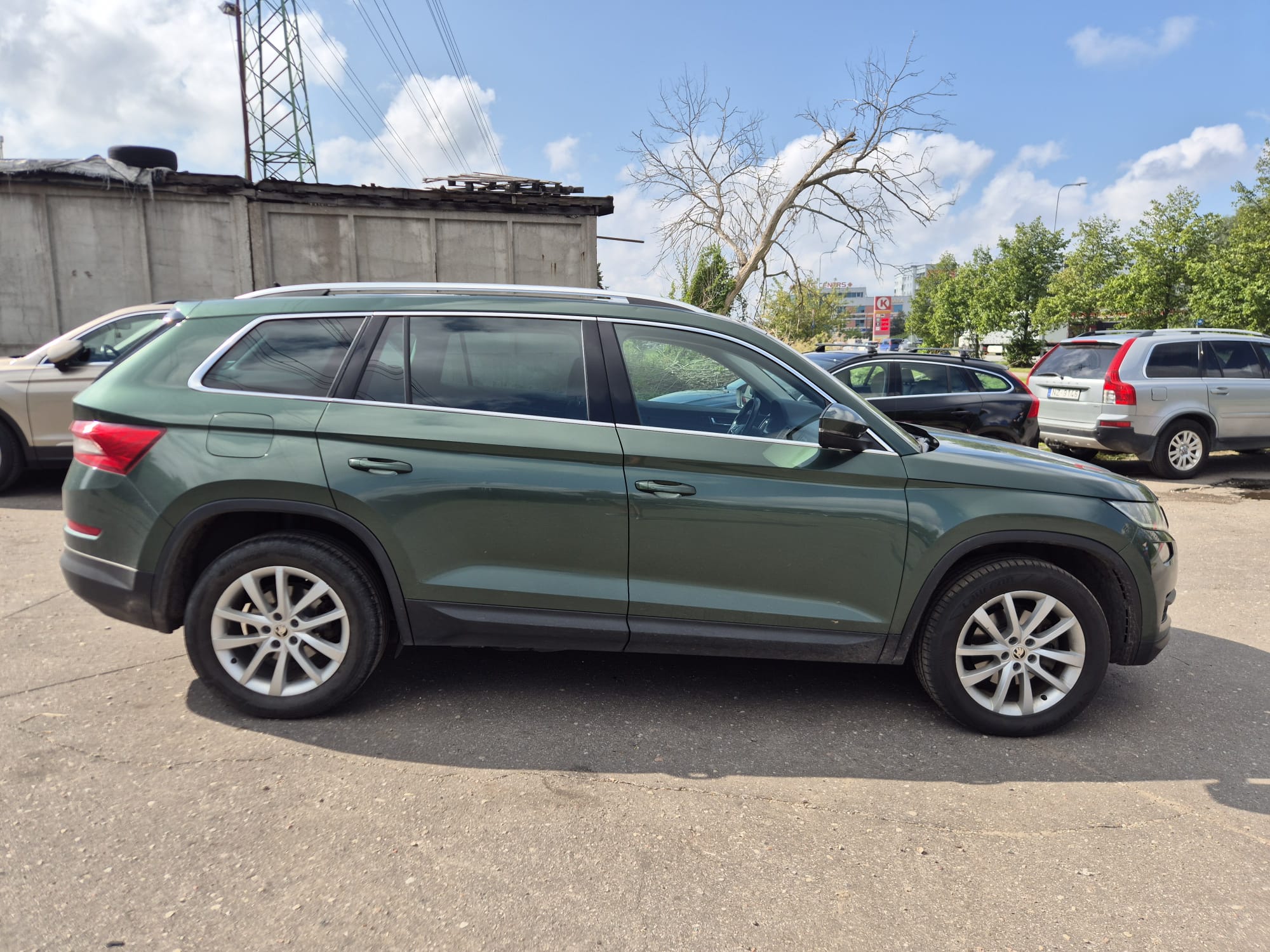 Car image 9