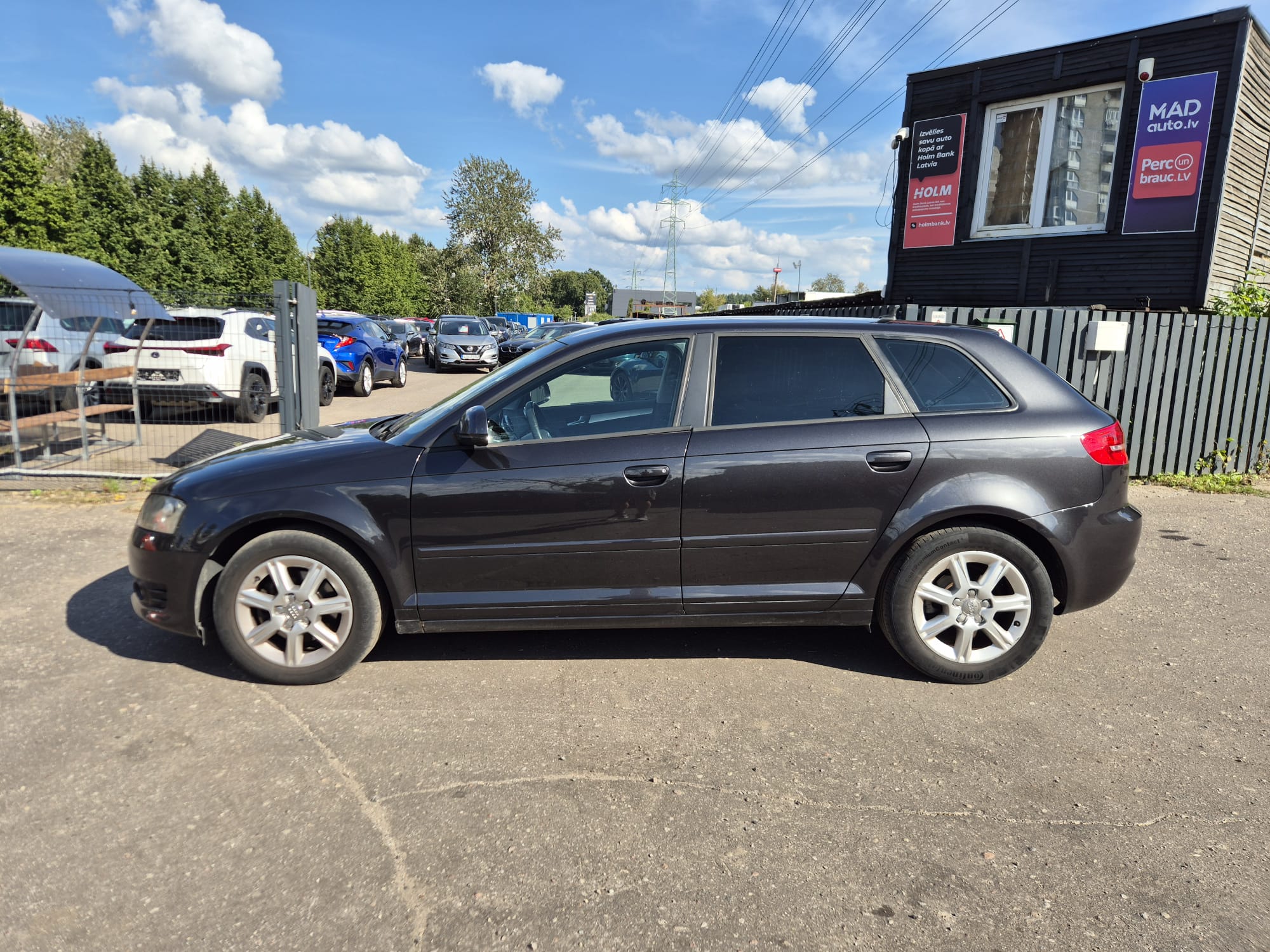 Car image 9
