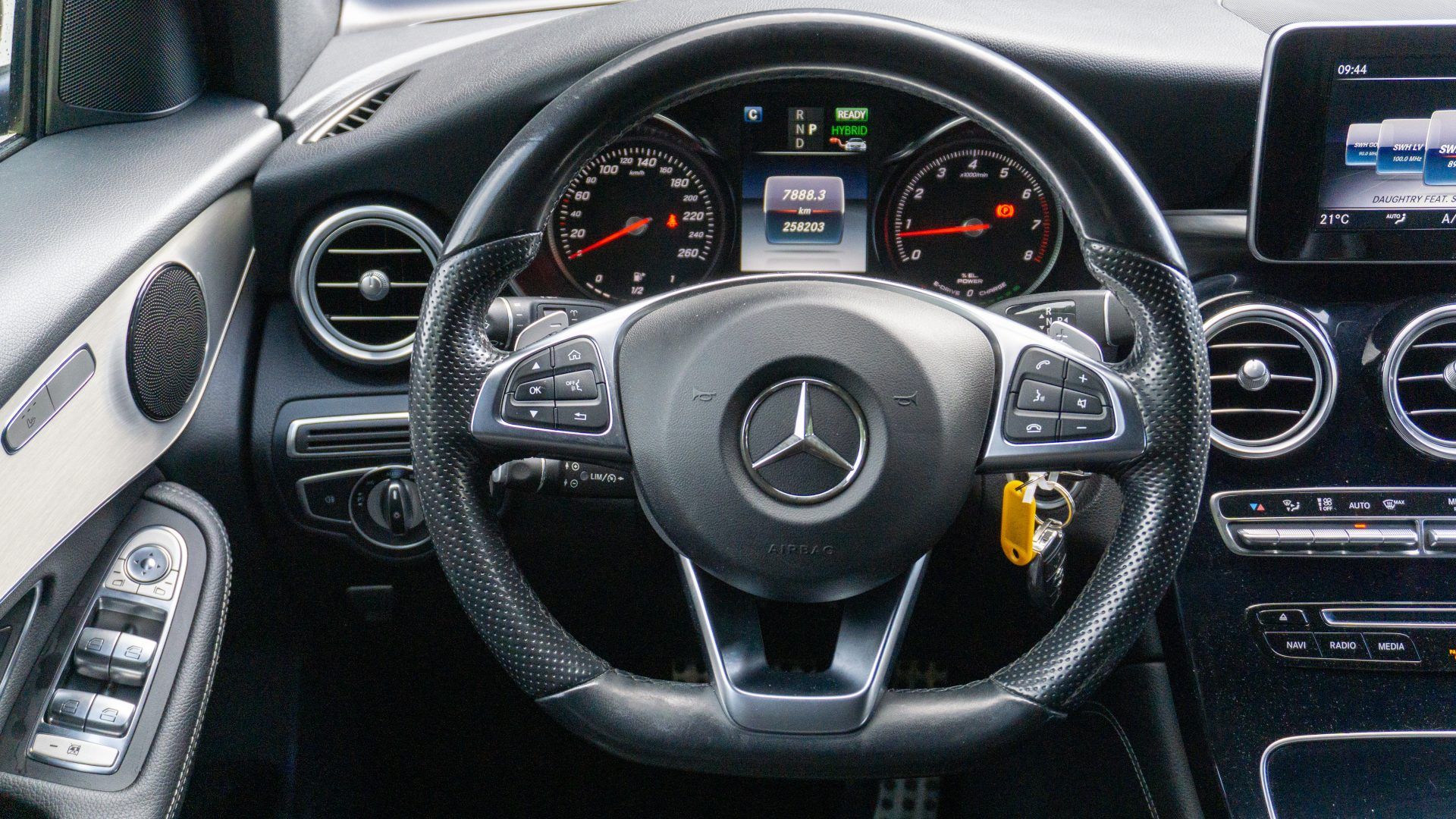 Car image 14