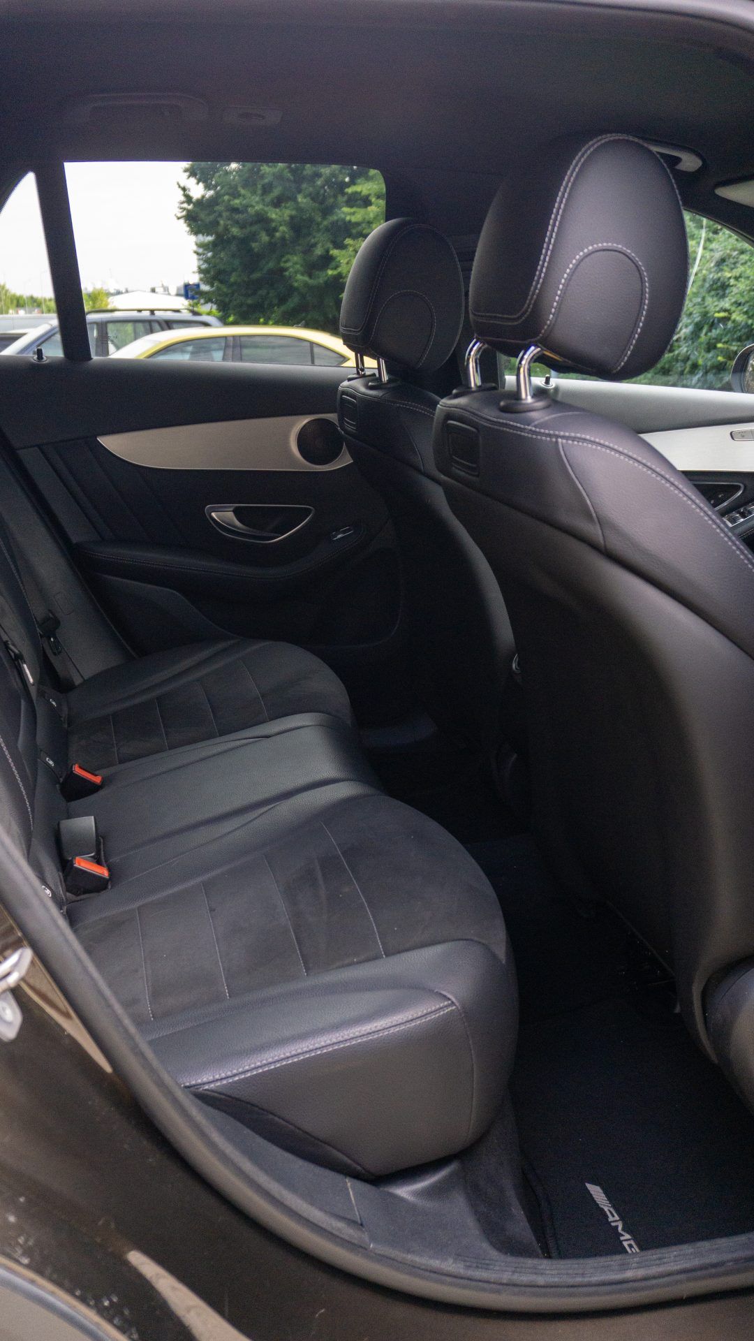 Car image 27