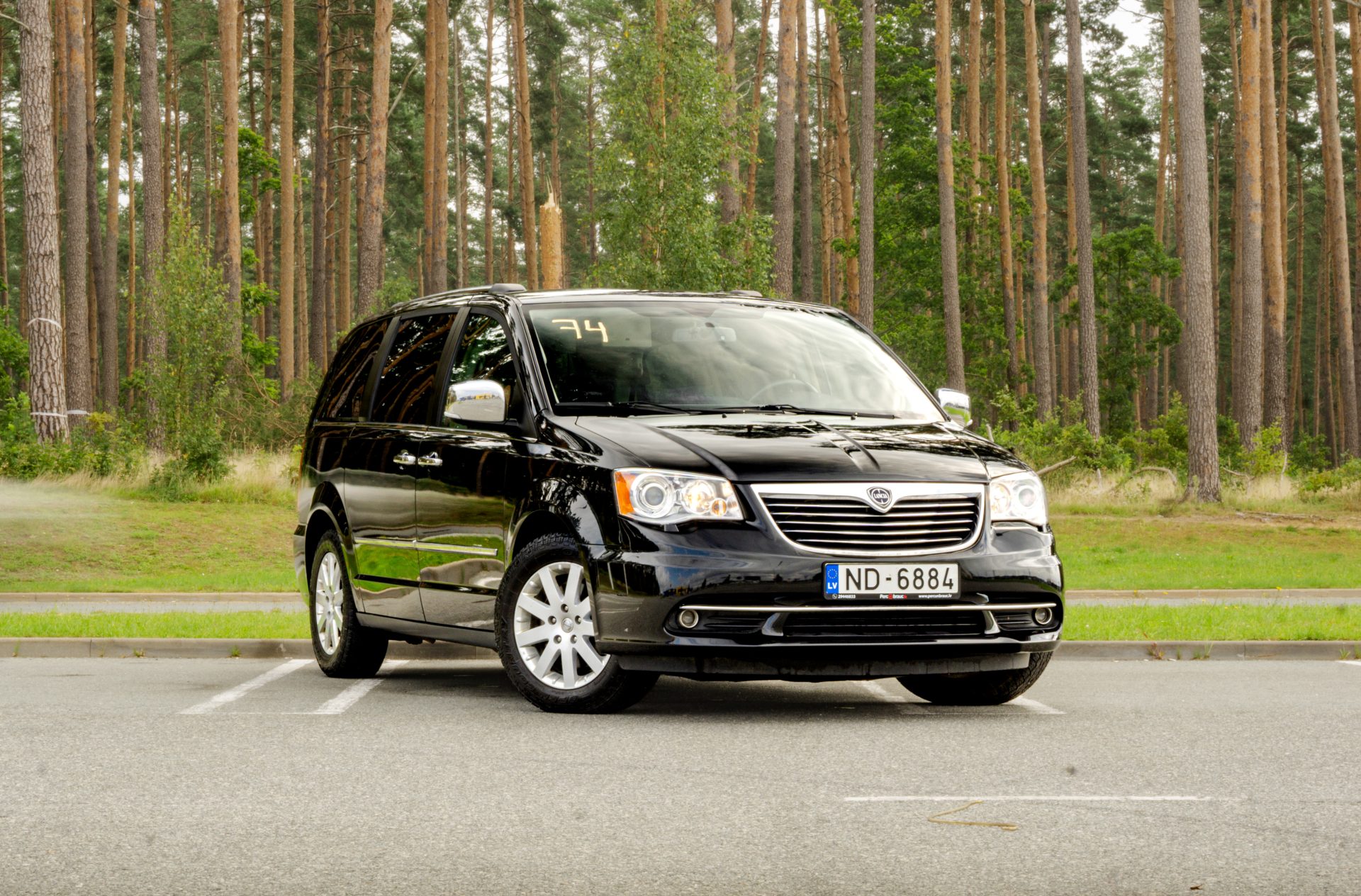 Car image 2