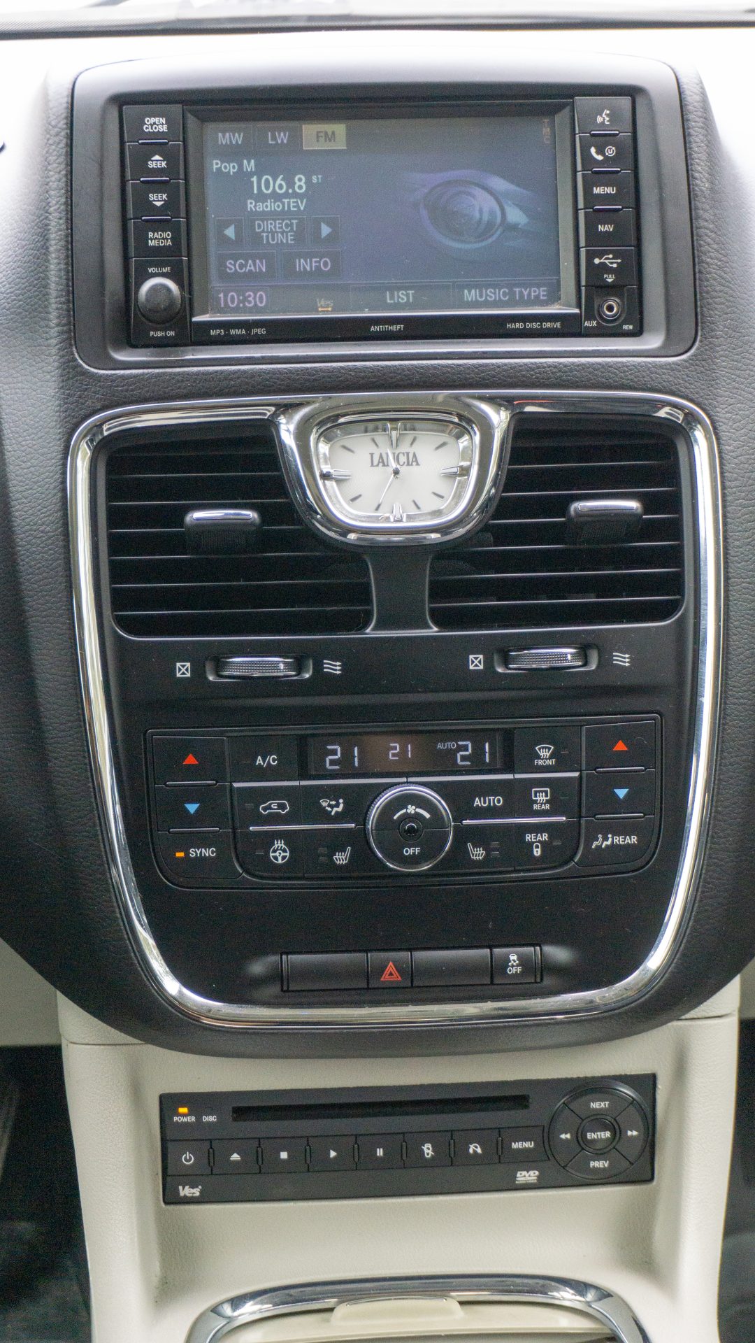 Car image 13