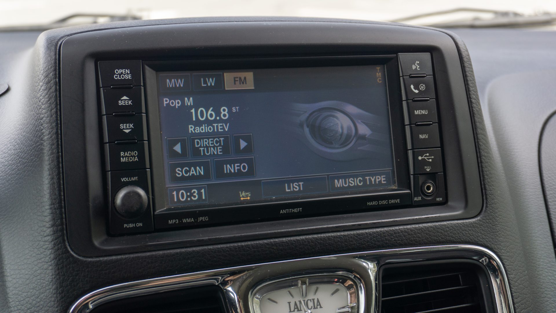 Car image 17