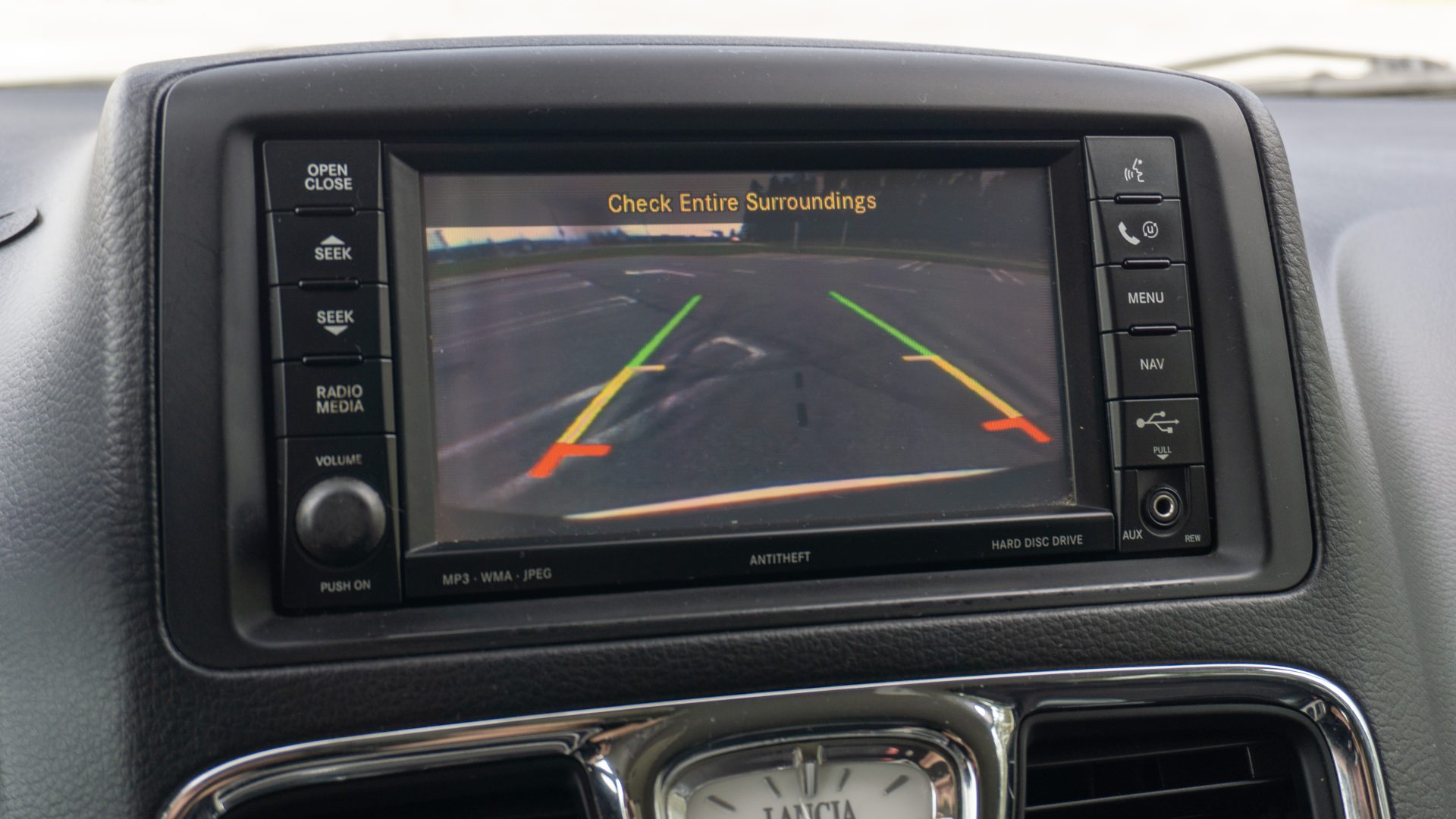 Car image 18