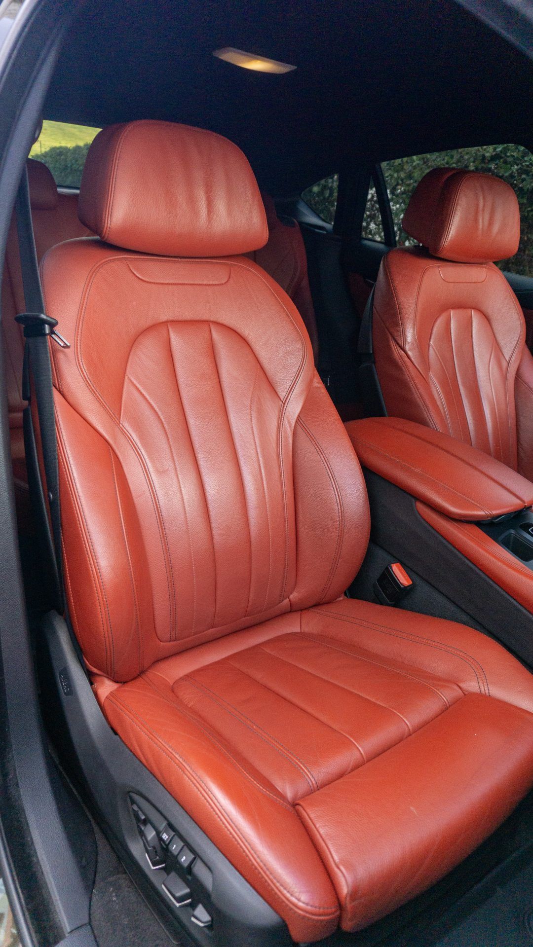 Car image 29