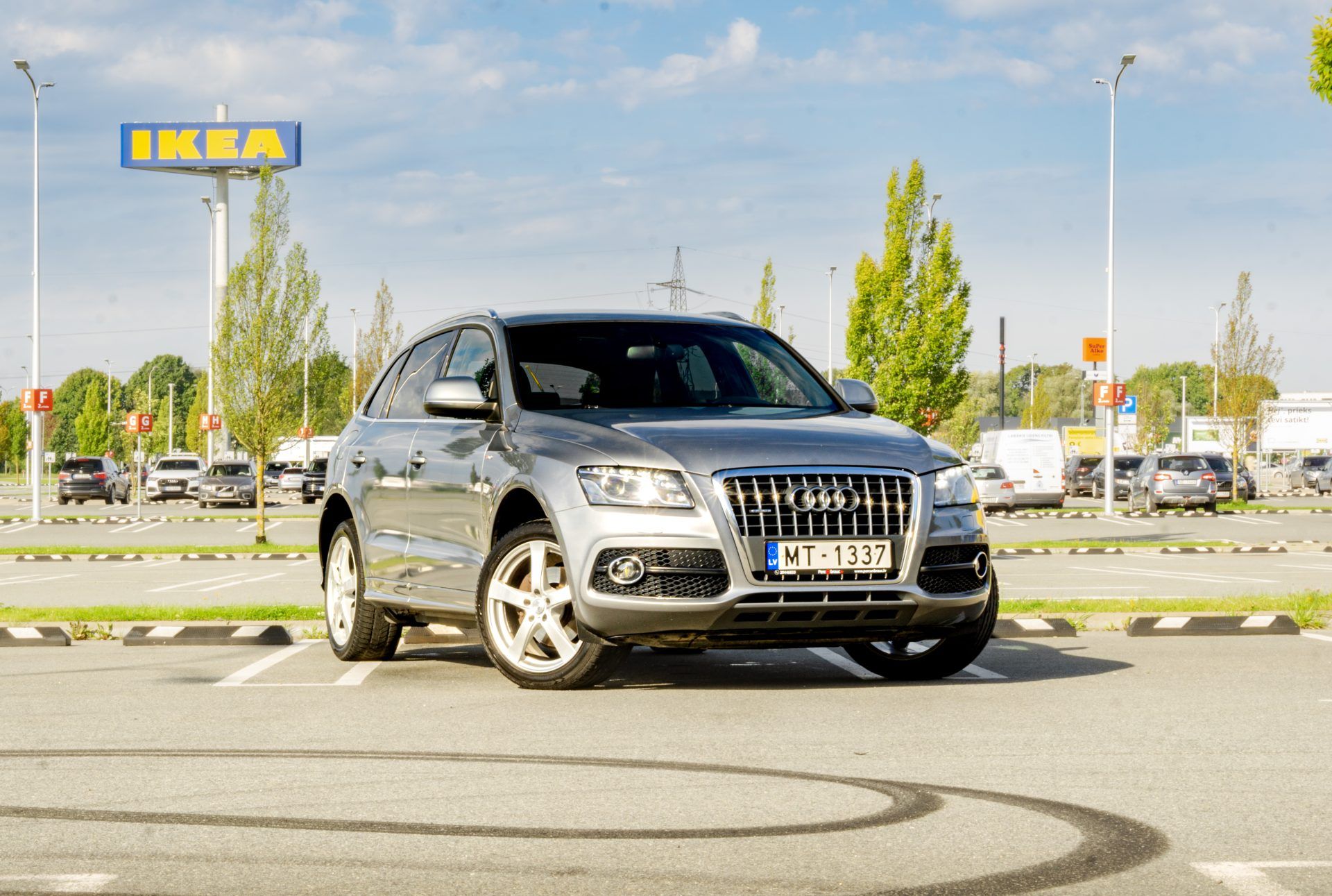Car image 2