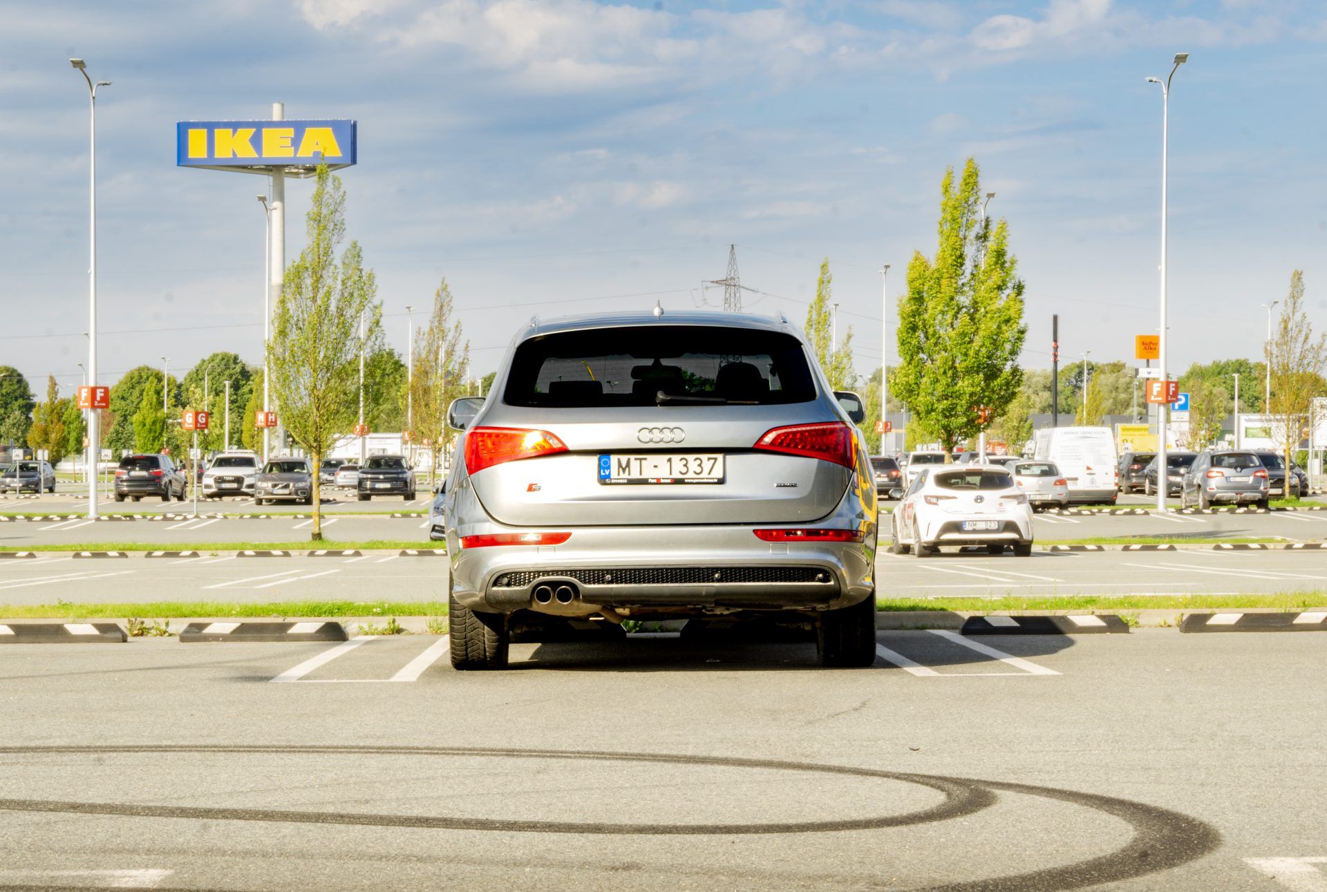Car image 7