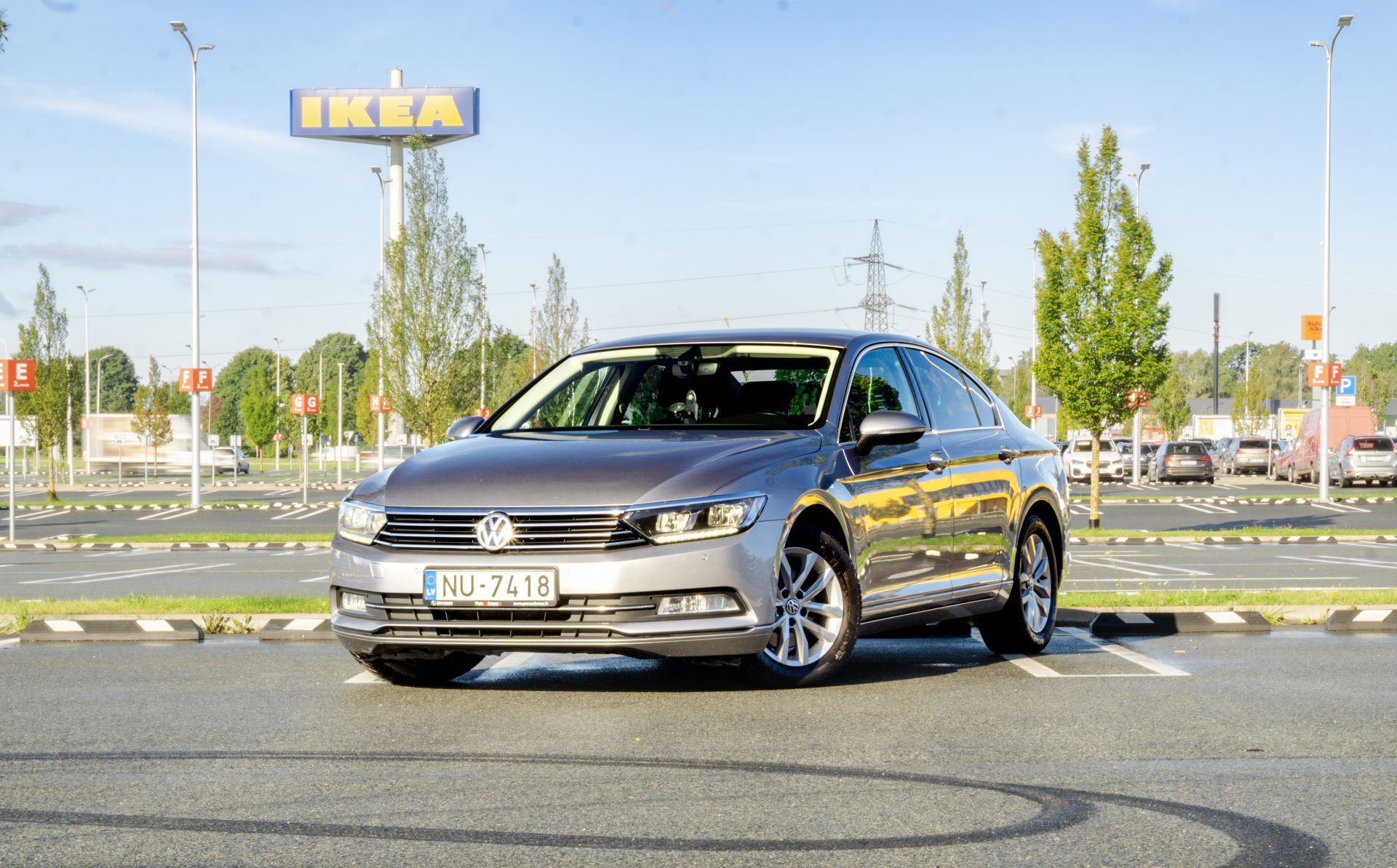 Car image 4
