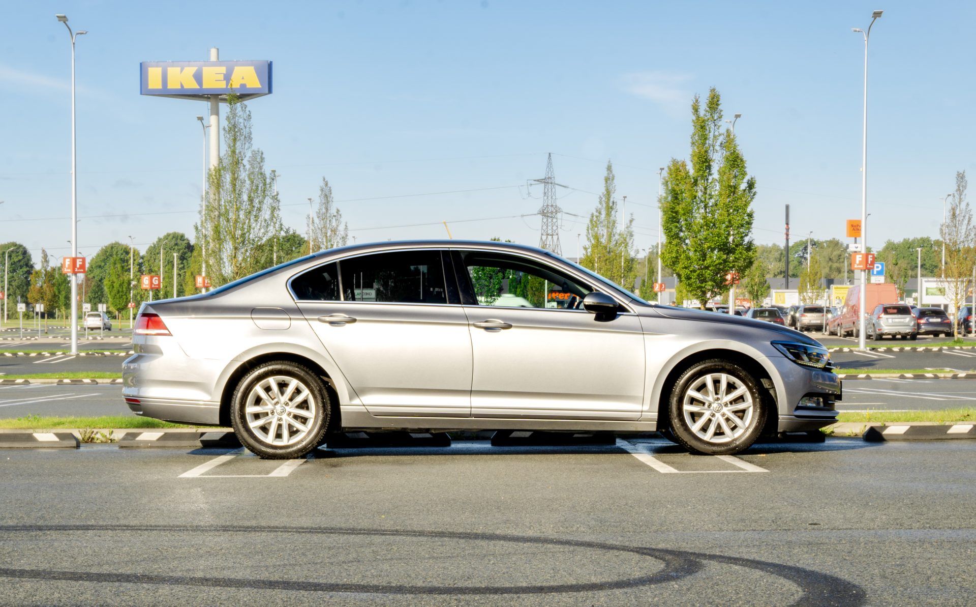 Car image 9