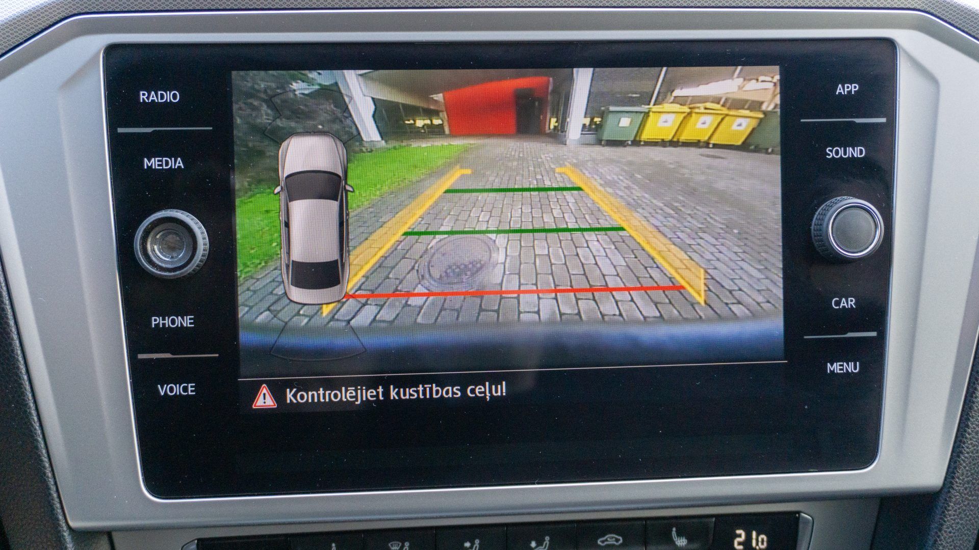 Car image 19