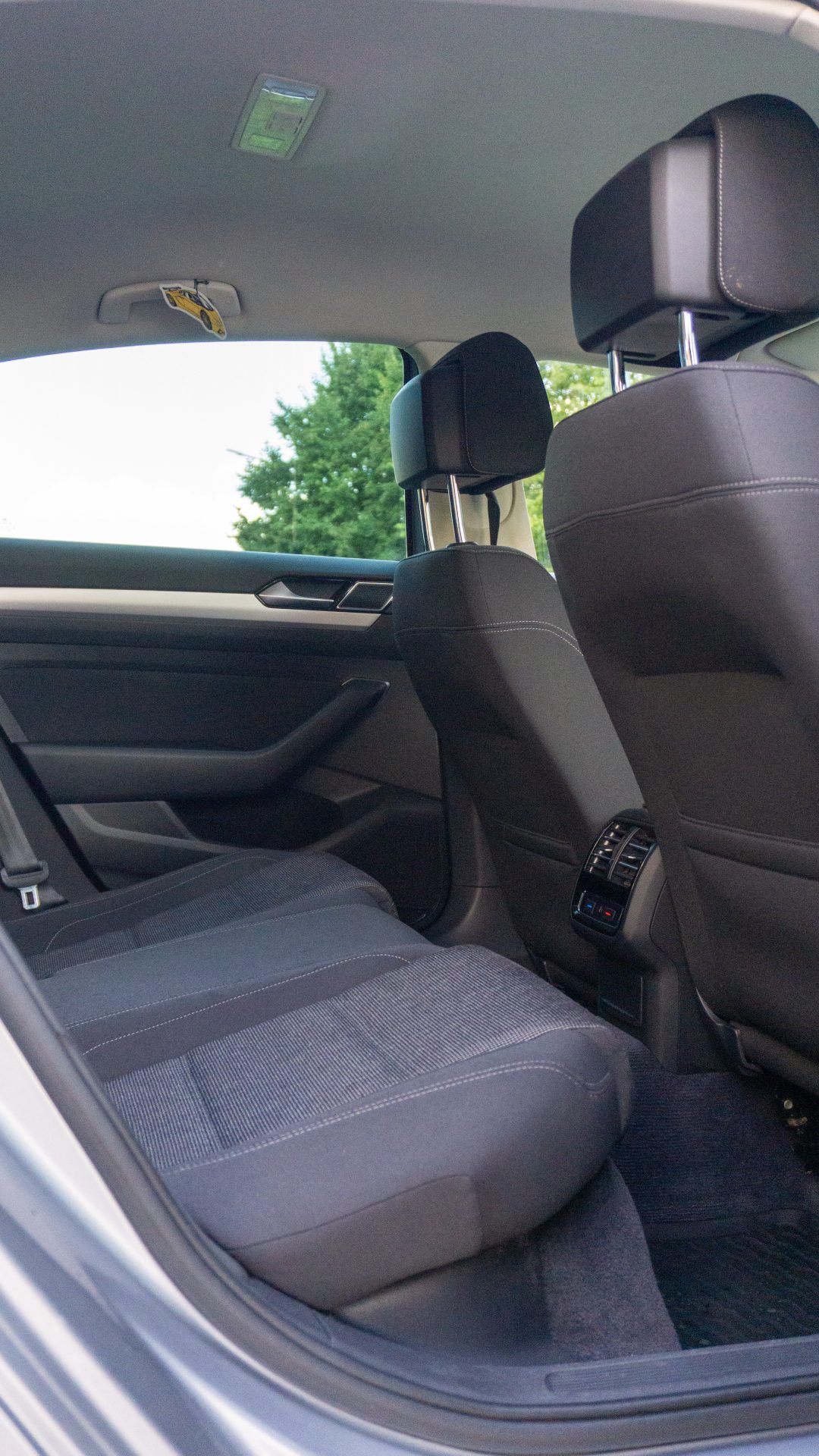 Car image 29