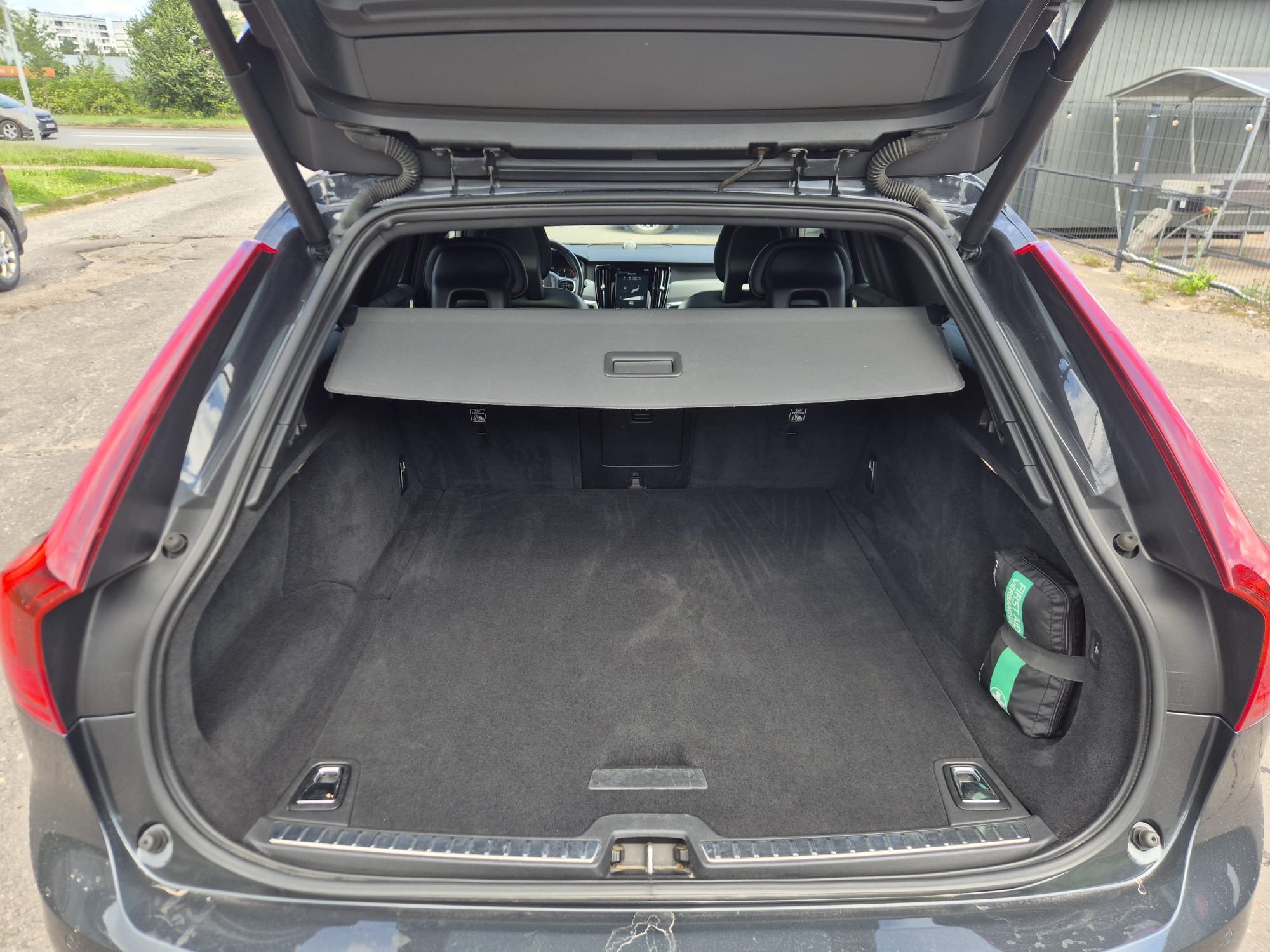 Car image 10