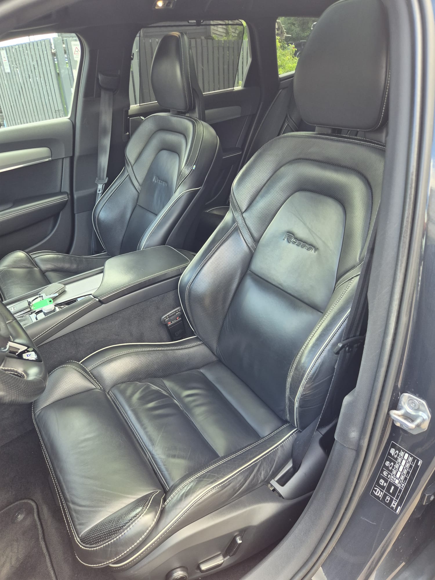 Car image 16