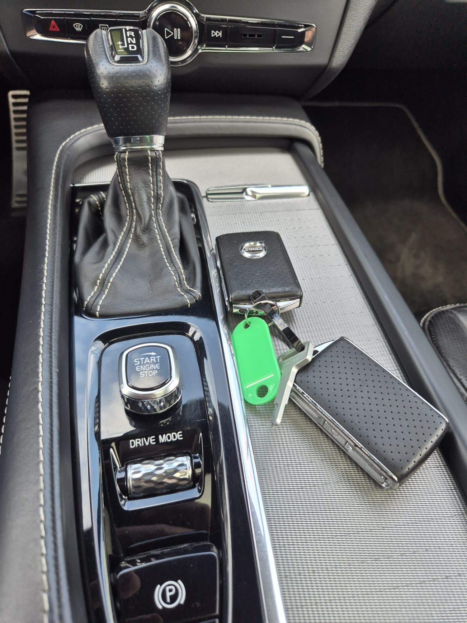 Car image 19