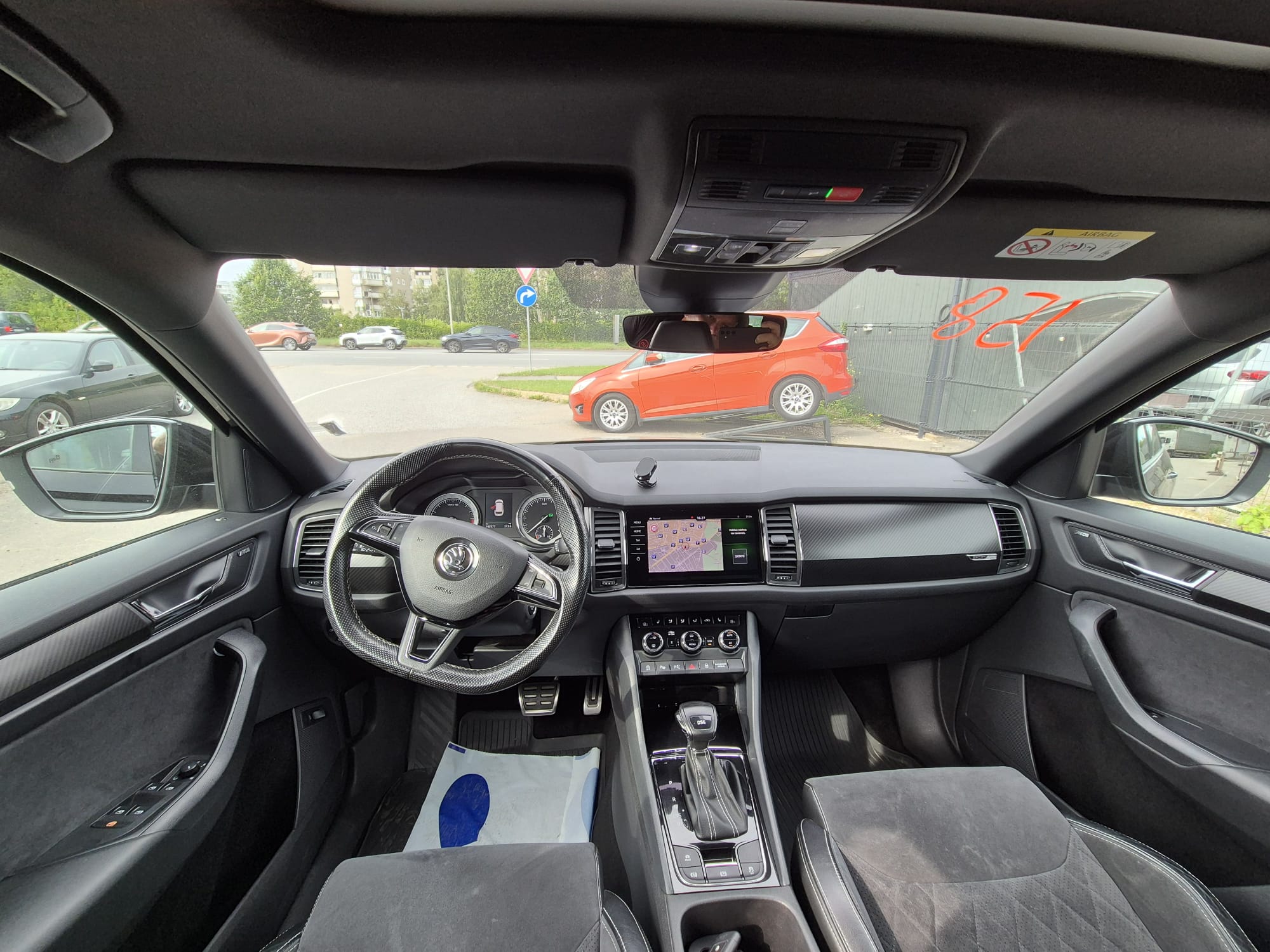 Car image 11
