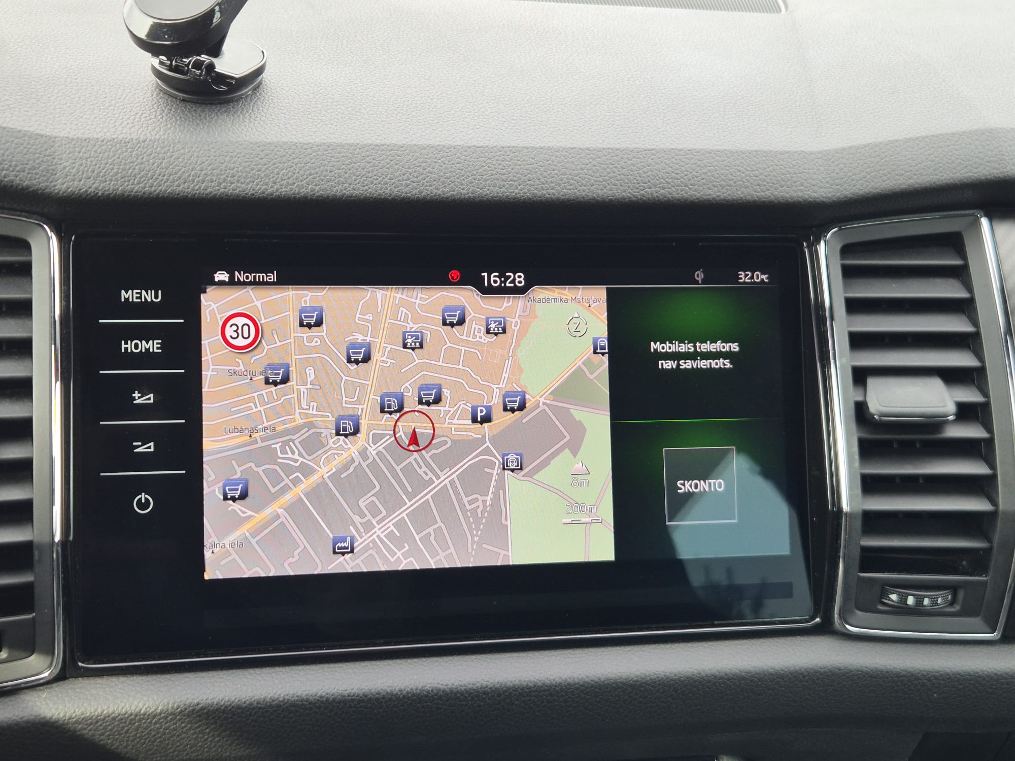 Car image 24