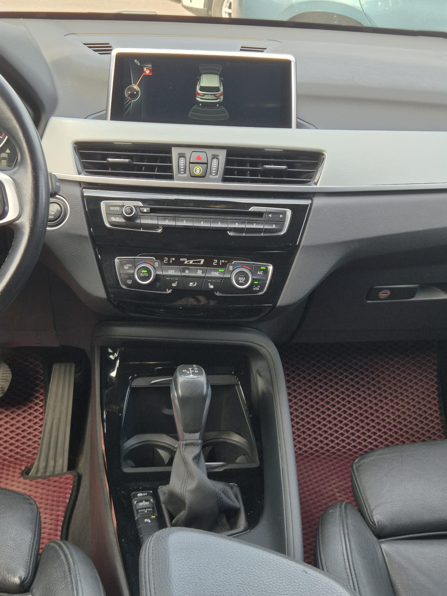 Car image 12