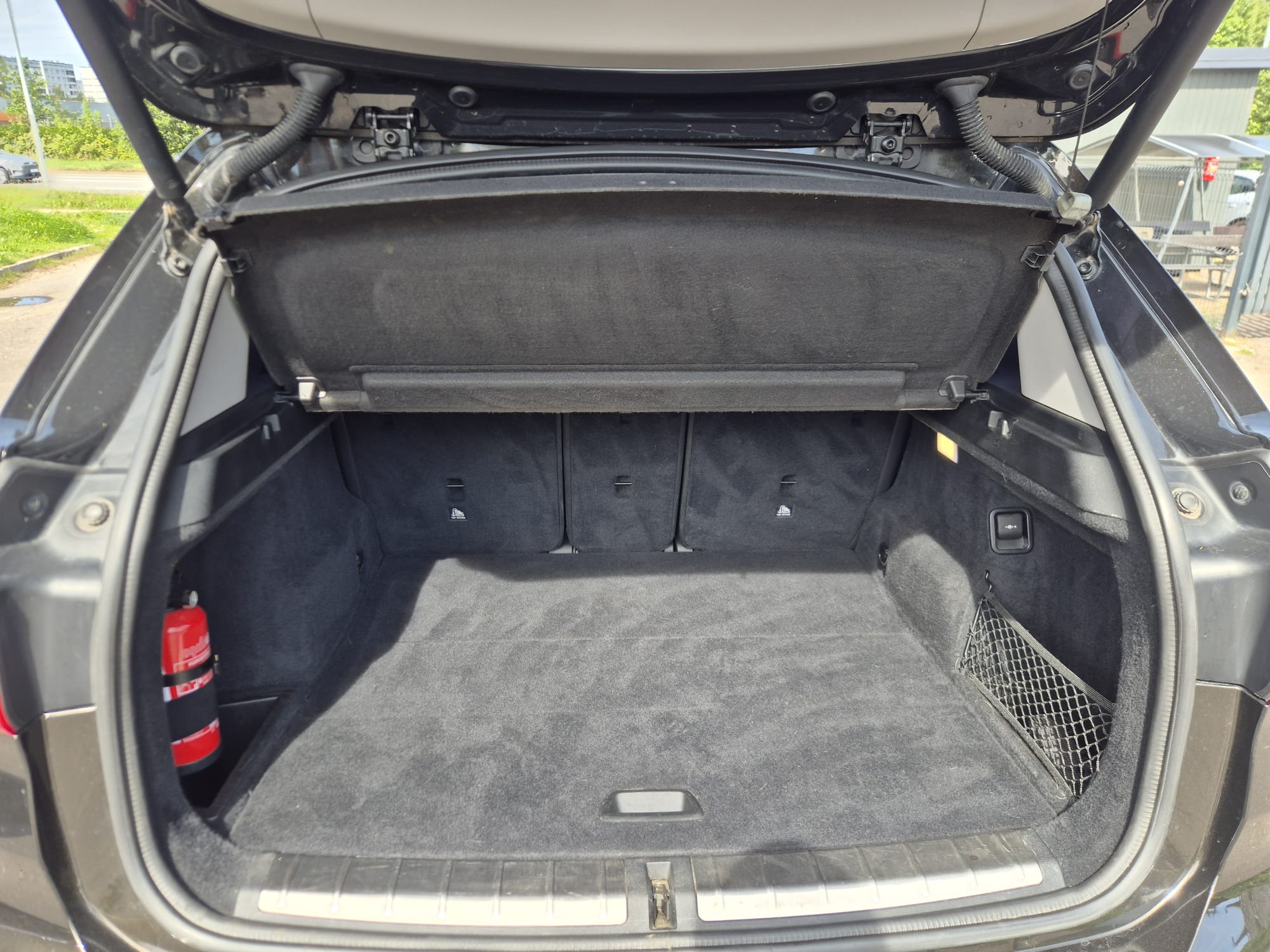 Car image 13