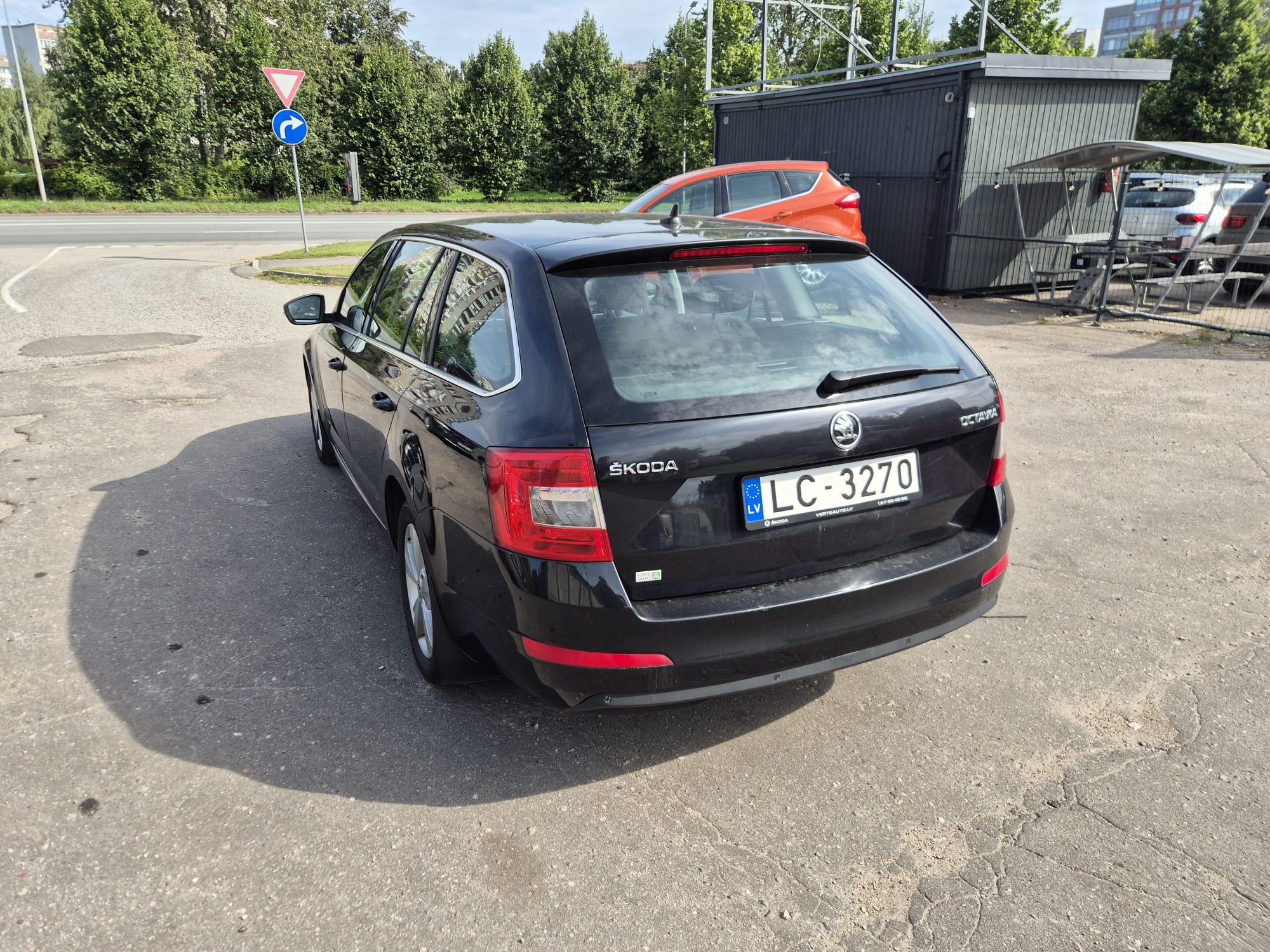 Car image 8