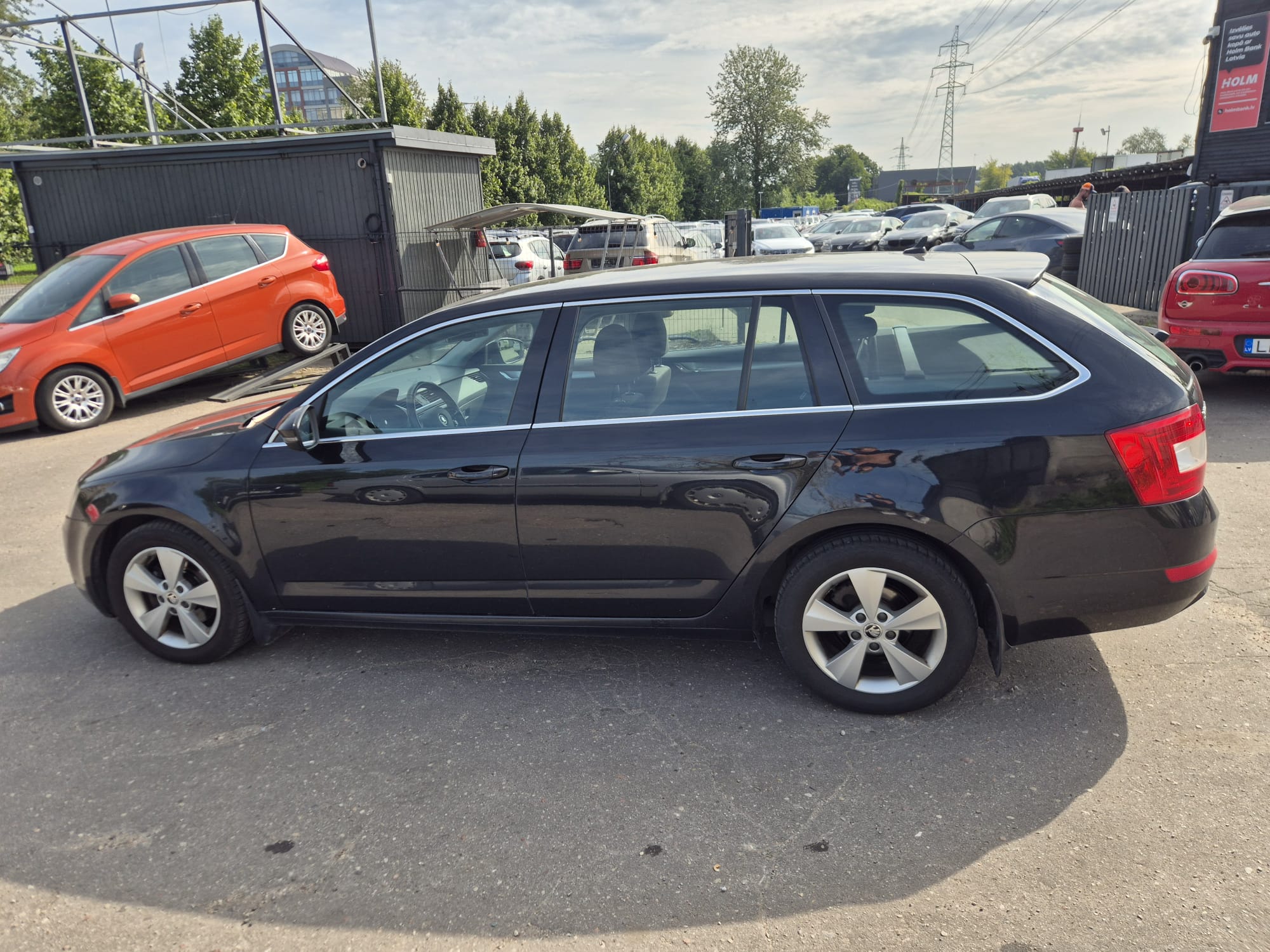 Car image 9