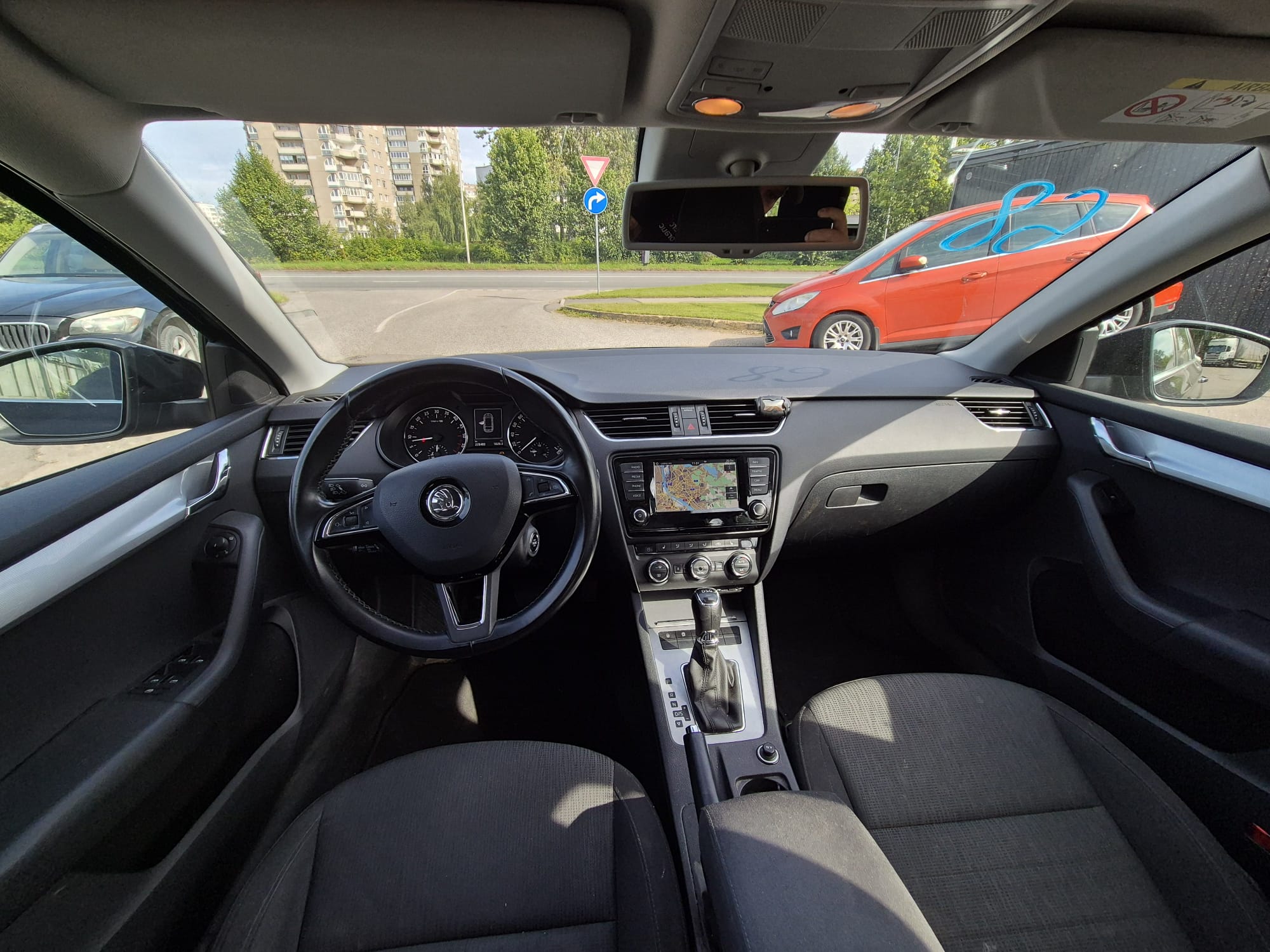 Car image 11