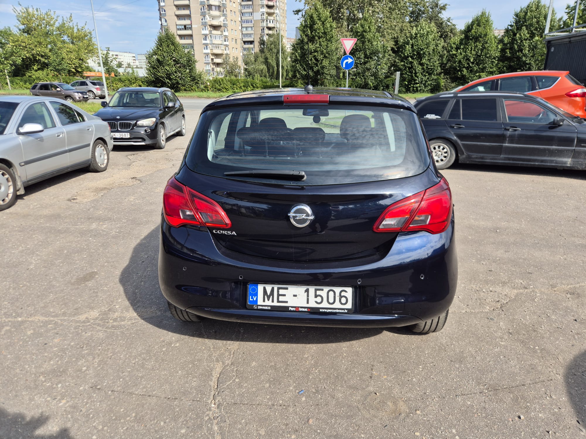 Car image 7