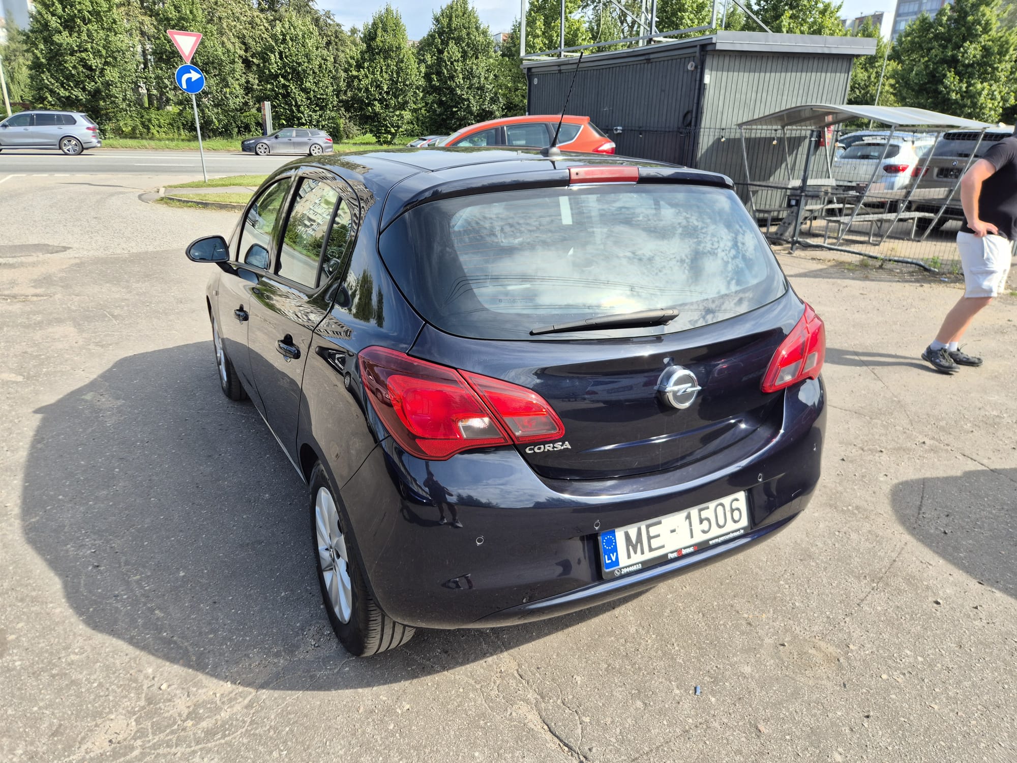 Car image 8